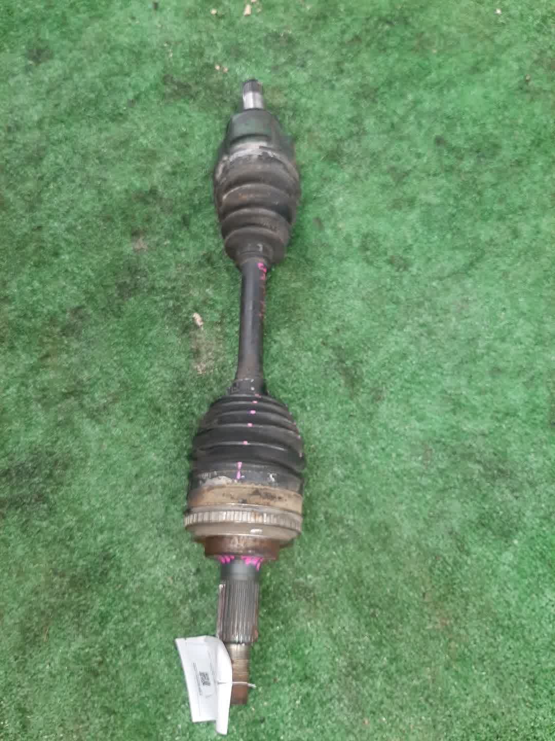 Привод левый передний TOYOTA BREVIS, CHASER, CRESTA, CROWN, MARK II BLIT, PROGRES, ALTEZZA, VEROSSA, MARK II JCG15, GX105, JZX105, JZX93, JZS157, JZS173, JZS153, JZS179, JZX115, GX115, GXE15, JCE15 1JZ-FSE, 1G-FE, 1JZ-GE, 2JZ-GE 1 ракурс
