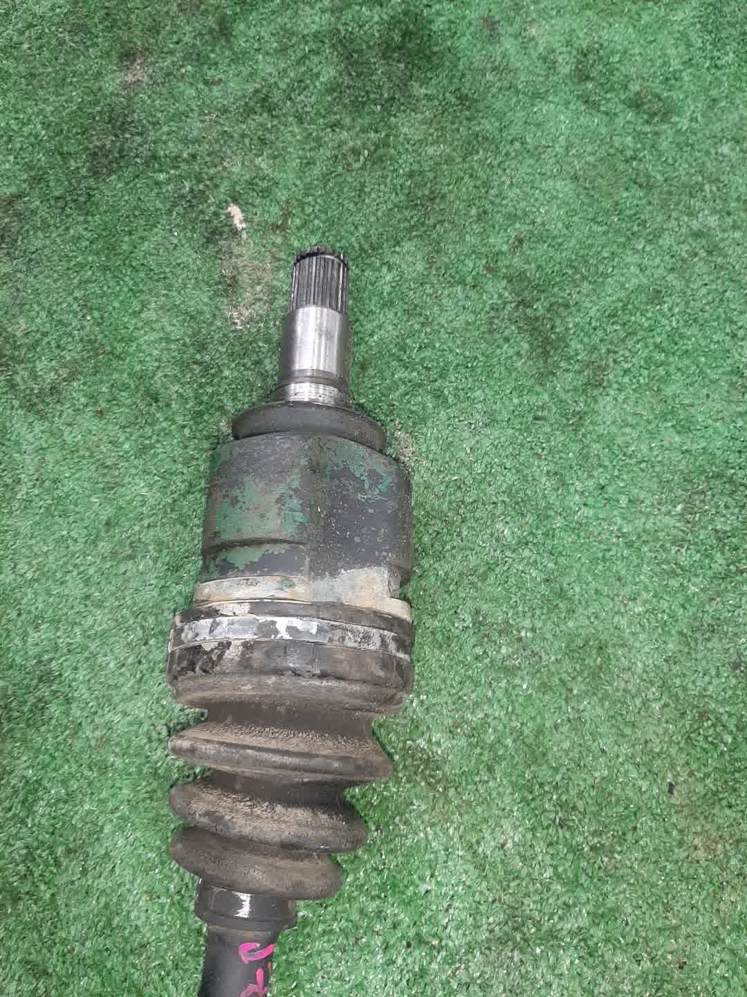 Привод левый передний TOYOTA BREVIS, CHASER, CRESTA, CROWN, MARK II BLIT, PROGRES, ALTEZZA, VEROSSA, MARK II JCG15, GX105, JZX105, JZX93, JZS157, JZS173, JZS153, JZS179, JZX115, GX115, GXE15, JCE15 1JZ-FSE, 1G-FE, 1JZ-GE, 2JZ-GE 3 ракурс