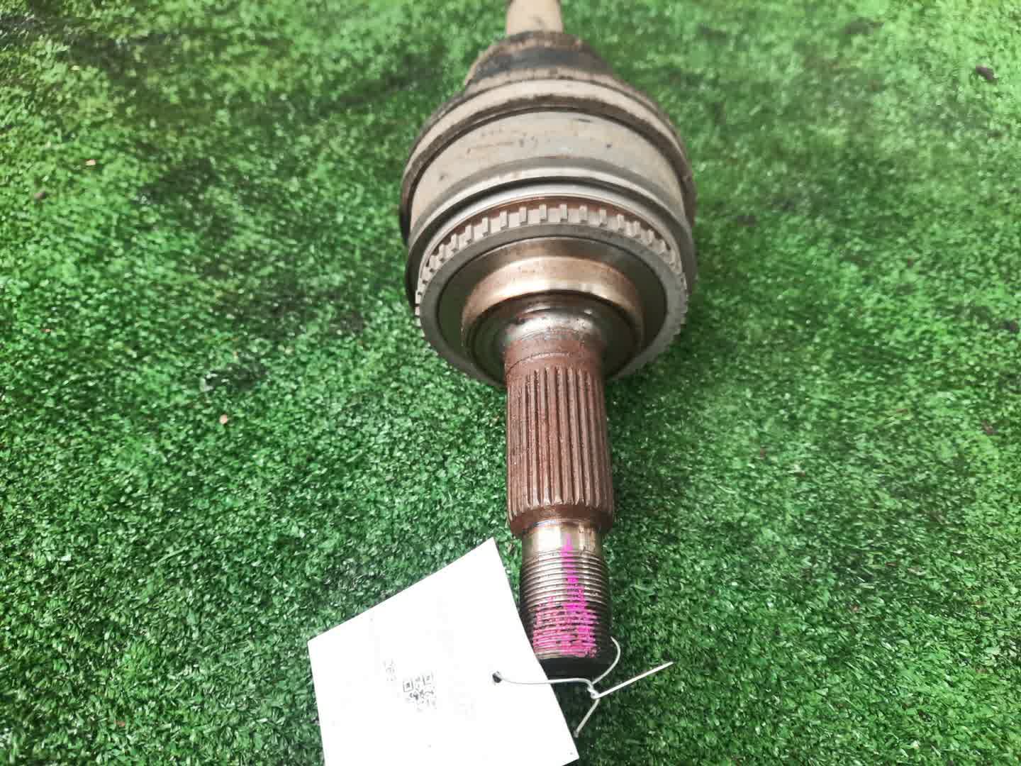 Привод правый задний TOYOTA GRANVIA, GRAND HIACE VCH10W, KCH10W, VCH16W, KCH16W, KCH12W, VCH22 5VZ-FE, 1KZ-TE 2 ракурс Привод правый задний TOYOTA GRANVIA, GRAND HIACE VCH10W, KCH10W, VCH16W, KCH16W, KCH12W, VCH22 5VZ-FE, 1KZ-TE 2 ракурс