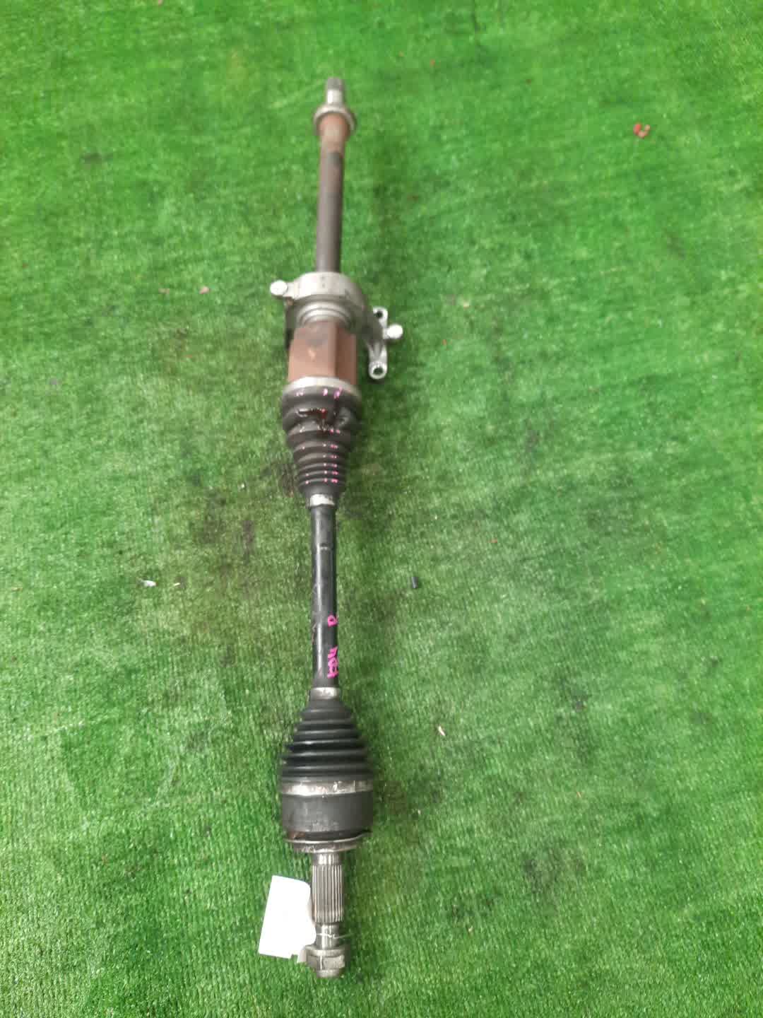 Привод правый передний HONDA JADE FR4 LEB 1 ракурс Привод правый передний HONDA JADE FR4 LEB 1 ракурс