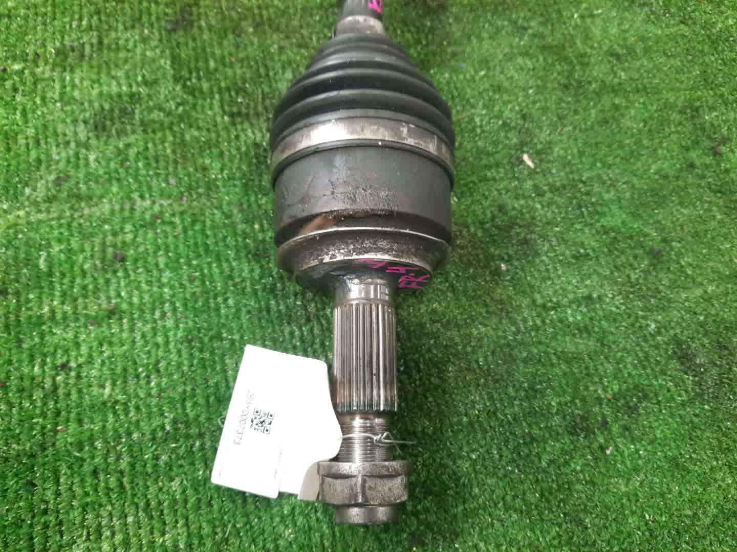 Привод правый передний HONDA JADE FR4 LEB 2 ракурс Привод правый передний HONDA JADE FR4 LEB 2 ракурс
