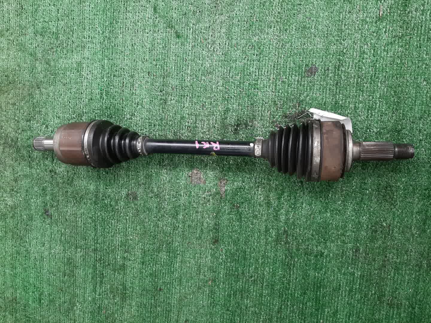 Привод левый передний  HONDA STEPWGN RK1, RK2, RK4, RK5, RK3, RK6, RK7 R20A 1 ракурс