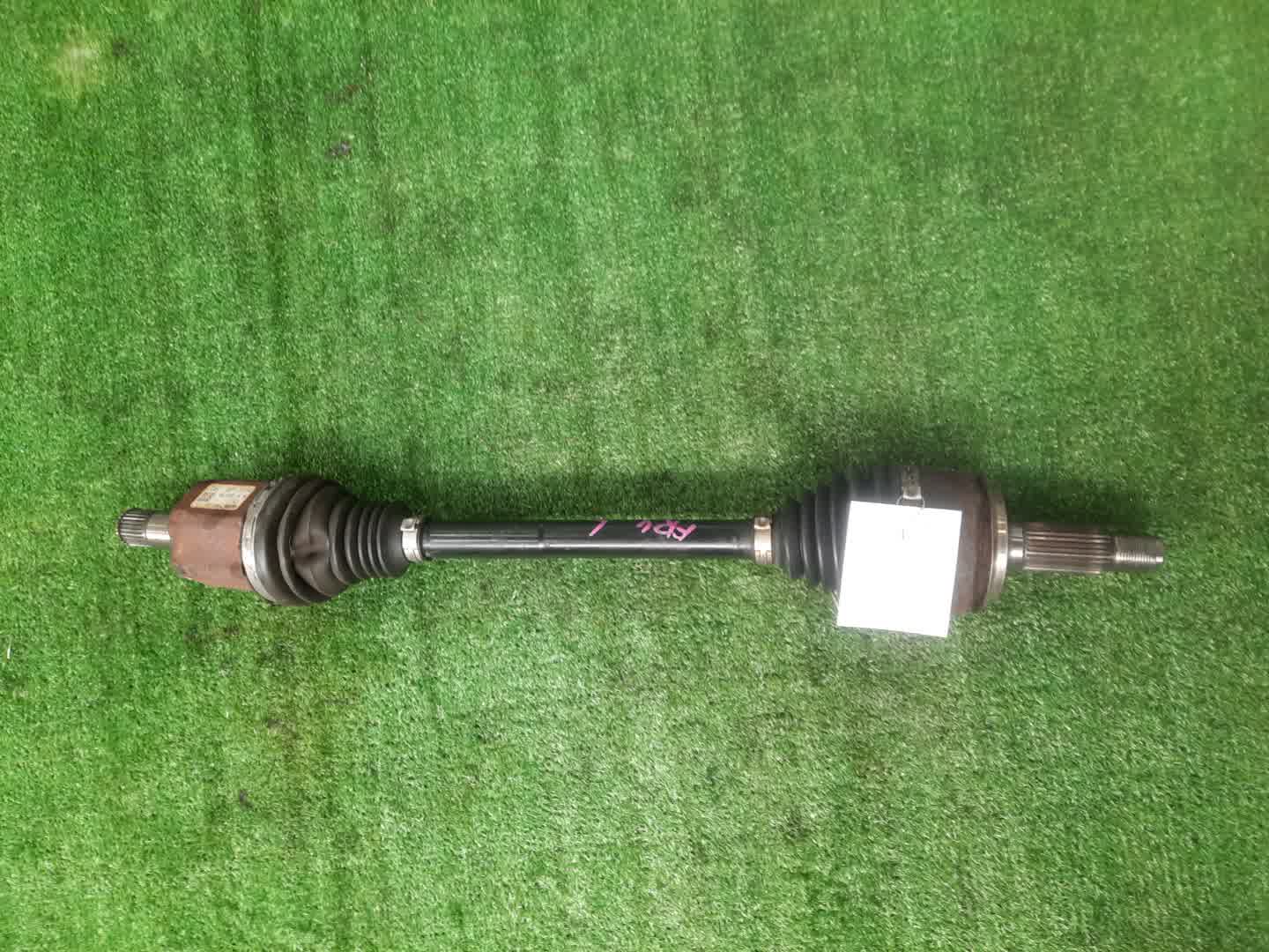 Привод левый передний HONDA JADE FR4 LEB 1 ракурс Привод левый передний HONDA JADE FR4 LEB 1 ракурс