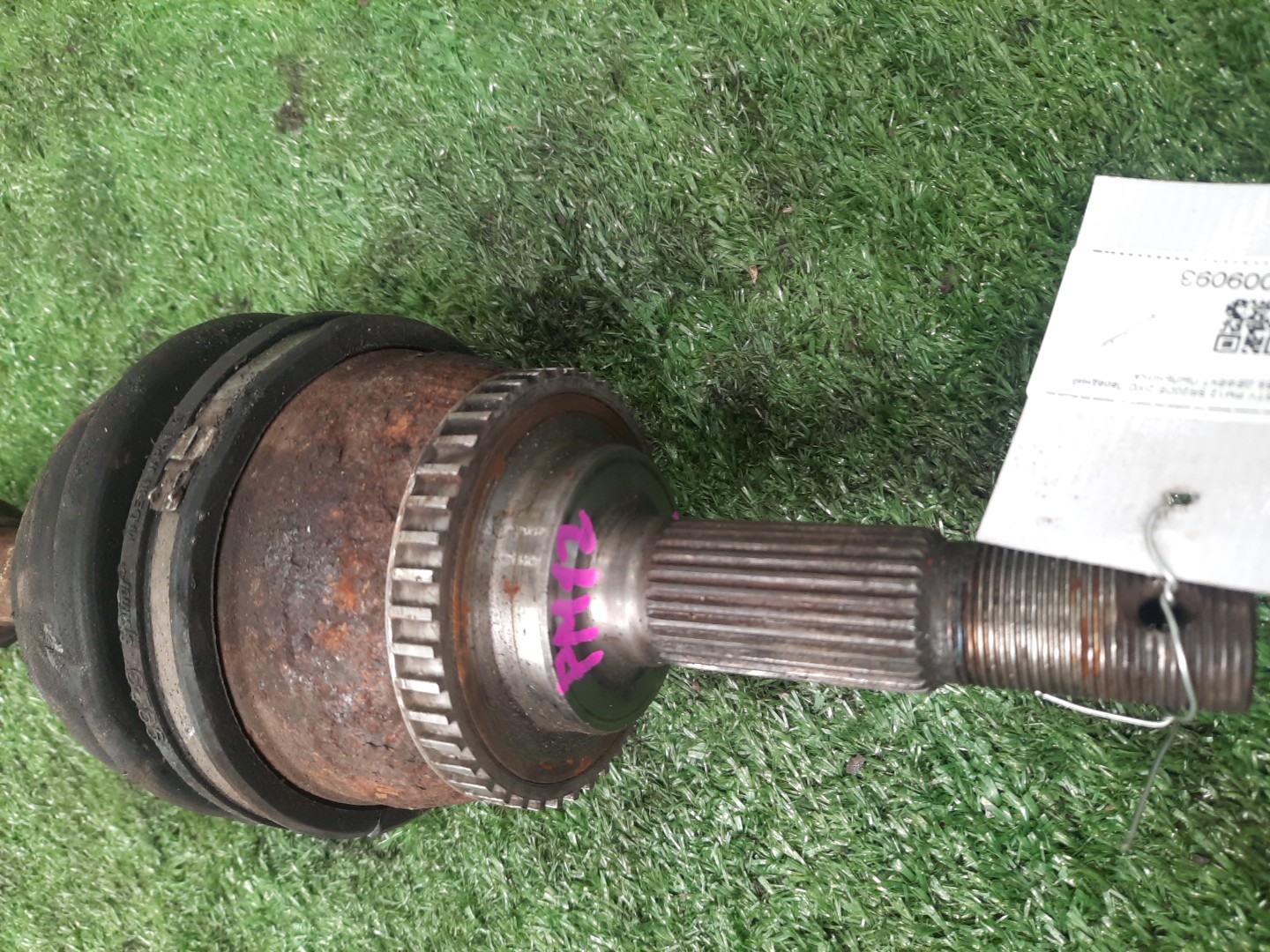 Привод правый передний NISSAN AVENIR, LIBERTY SW11, W11, PW11, PM12 CD20ET, SR20DE 2 ракурс