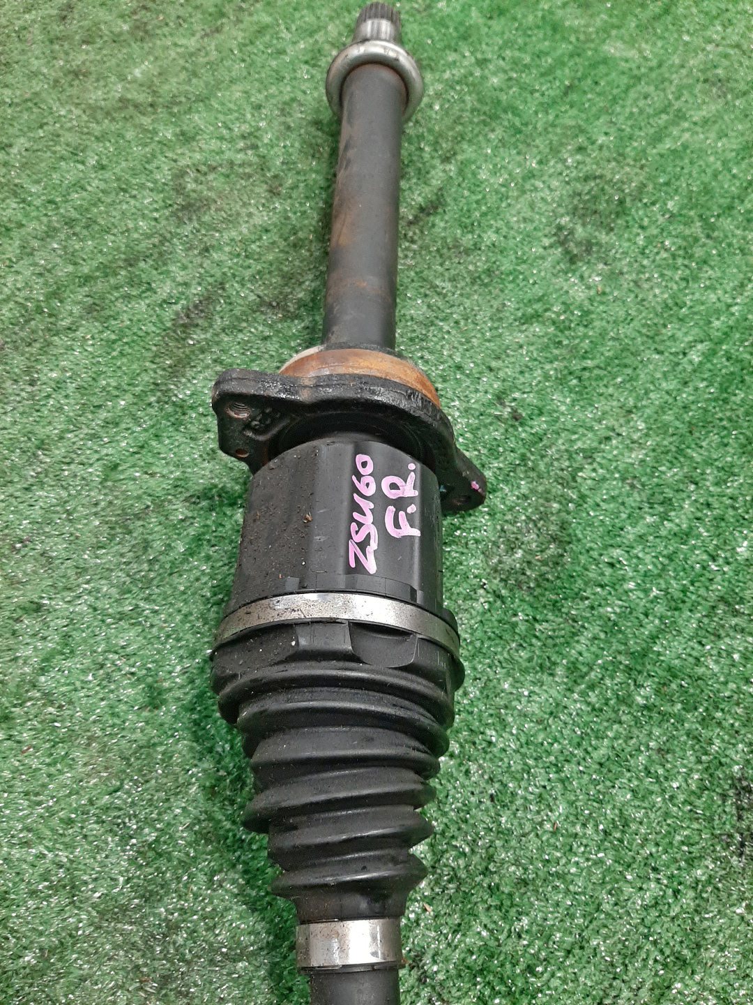 Привод правый передний TOYOTA HARRIER ZSU60W 3ZR-FAE 3 ракурс