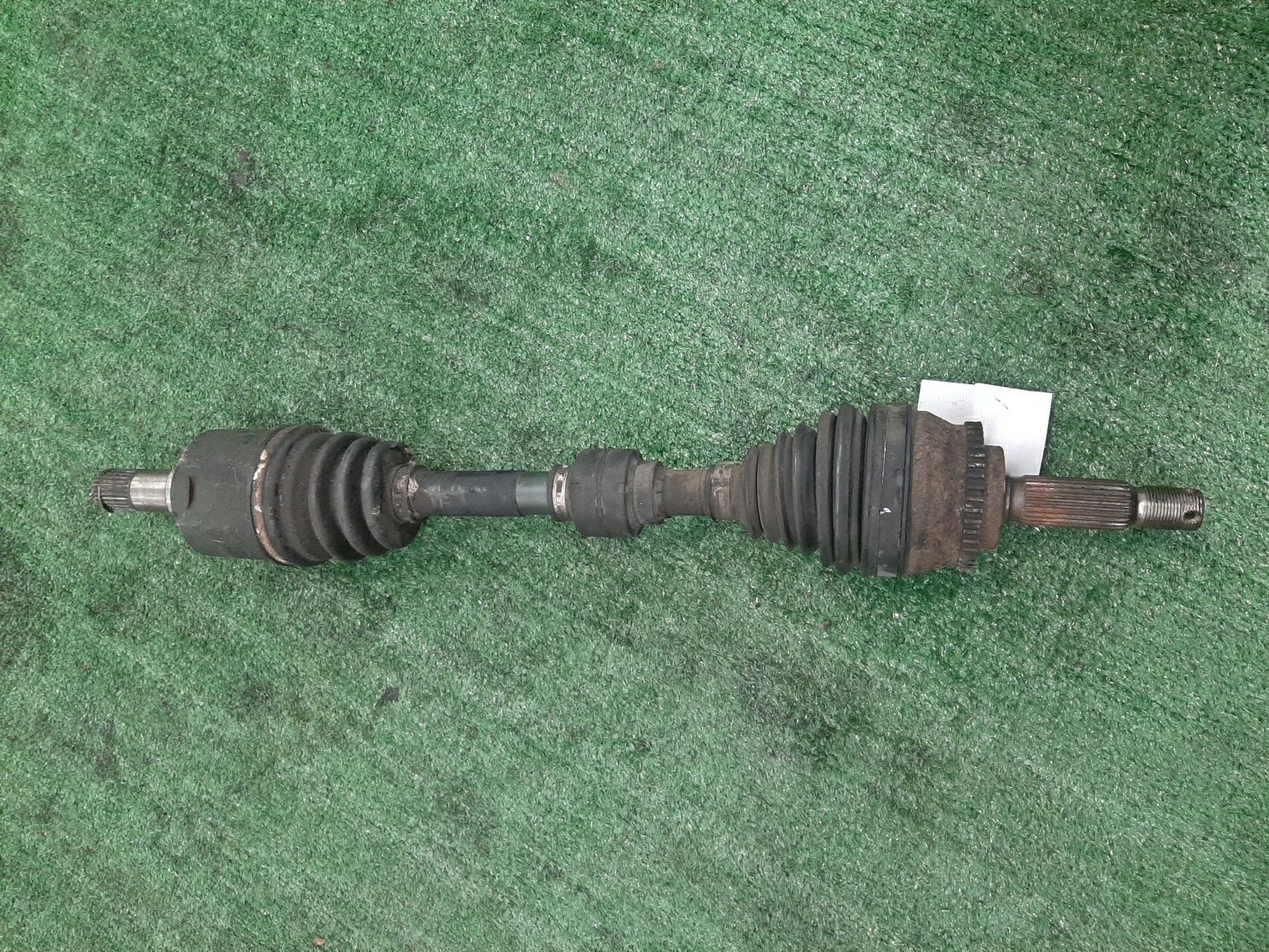 Привод левый передний MITSUBISHI GALANT, CHARIOT GRANDIS, CHARIOT EA3A, N84W 4G64 1 ракурс