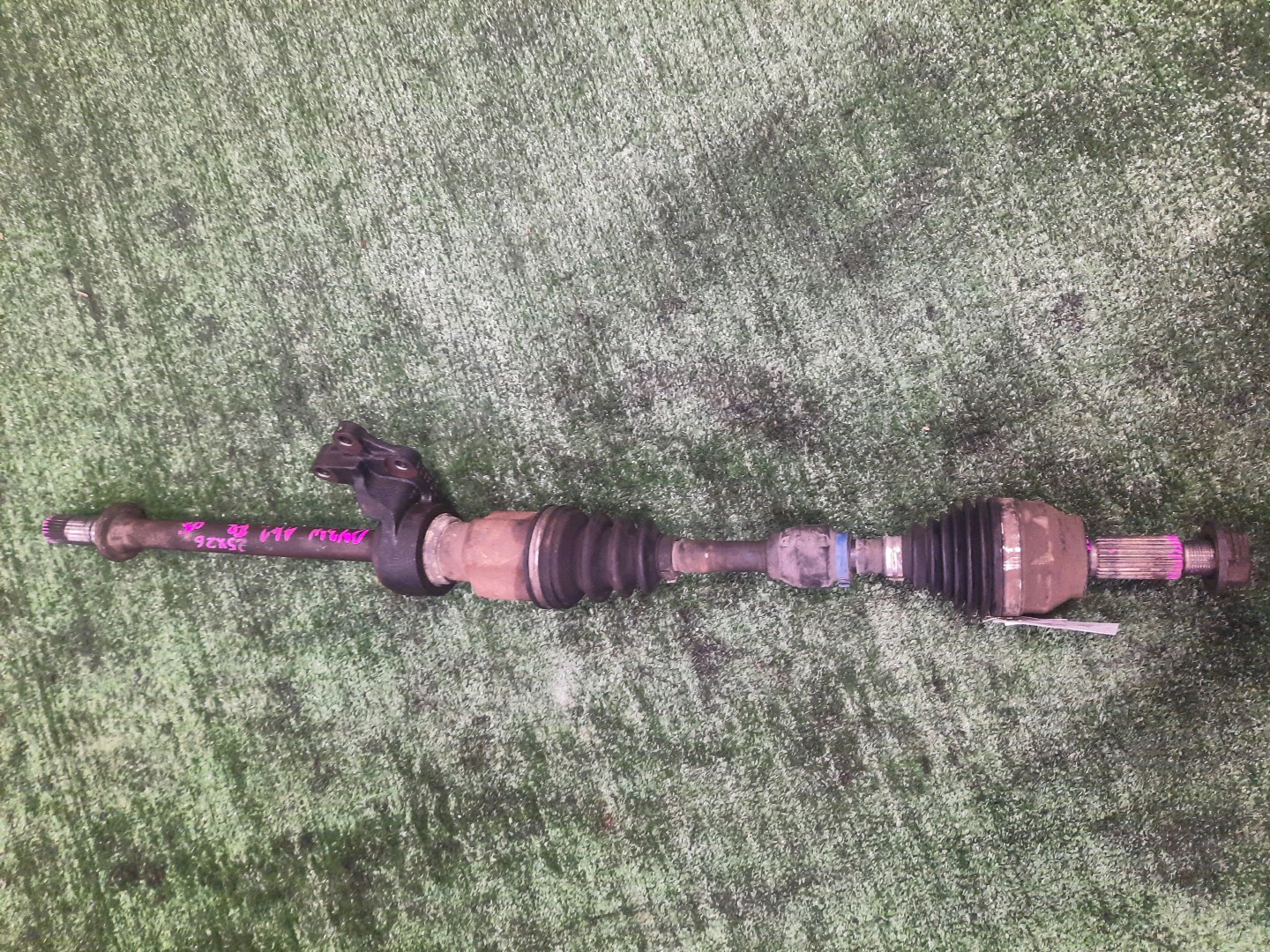 Привод правый передний  MAZDA DEMIO, VERISA DY3W, DY5W, DY3R, DC5R, DC5W ZJ-VE, ZY-VE 1 ракурс