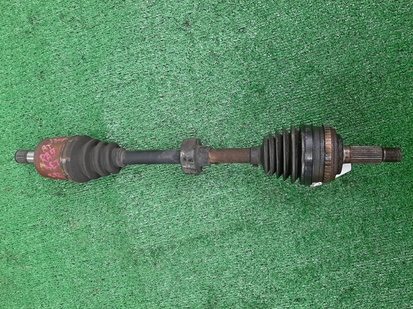 Привод левый передний HONDA AVANCIER, INSPIRE, ODYSSEY, SABER TA3, TA4, UA4, UA5, RA8, RA9 J30A, J25A, J32A 1 ракурс Привод левый передний HONDA AVANCIER, INSPIRE, ODYSSEY, SABER TA3, TA4, UA4, UA5, RA8, RA9 J30A, J25A, J32A 1 ракурс