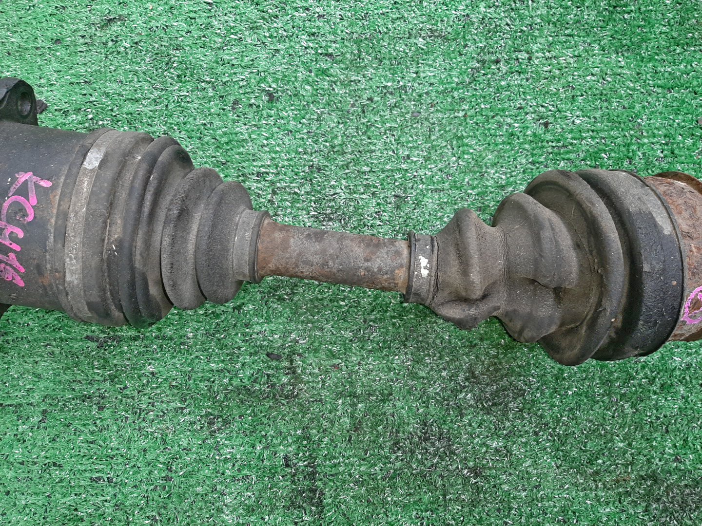 Привод правый передний TOYOTA GRANVIA, GRAND HIACE VCH16W, KCH16W 5VZ-FE, 1KZ-TE 3 ракурс Привод правый передний TOYOTA GRANVIA, GRAND HIACE VCH16W, KCH16W 5VZ-FE, 1KZ-TE 3 ракурс