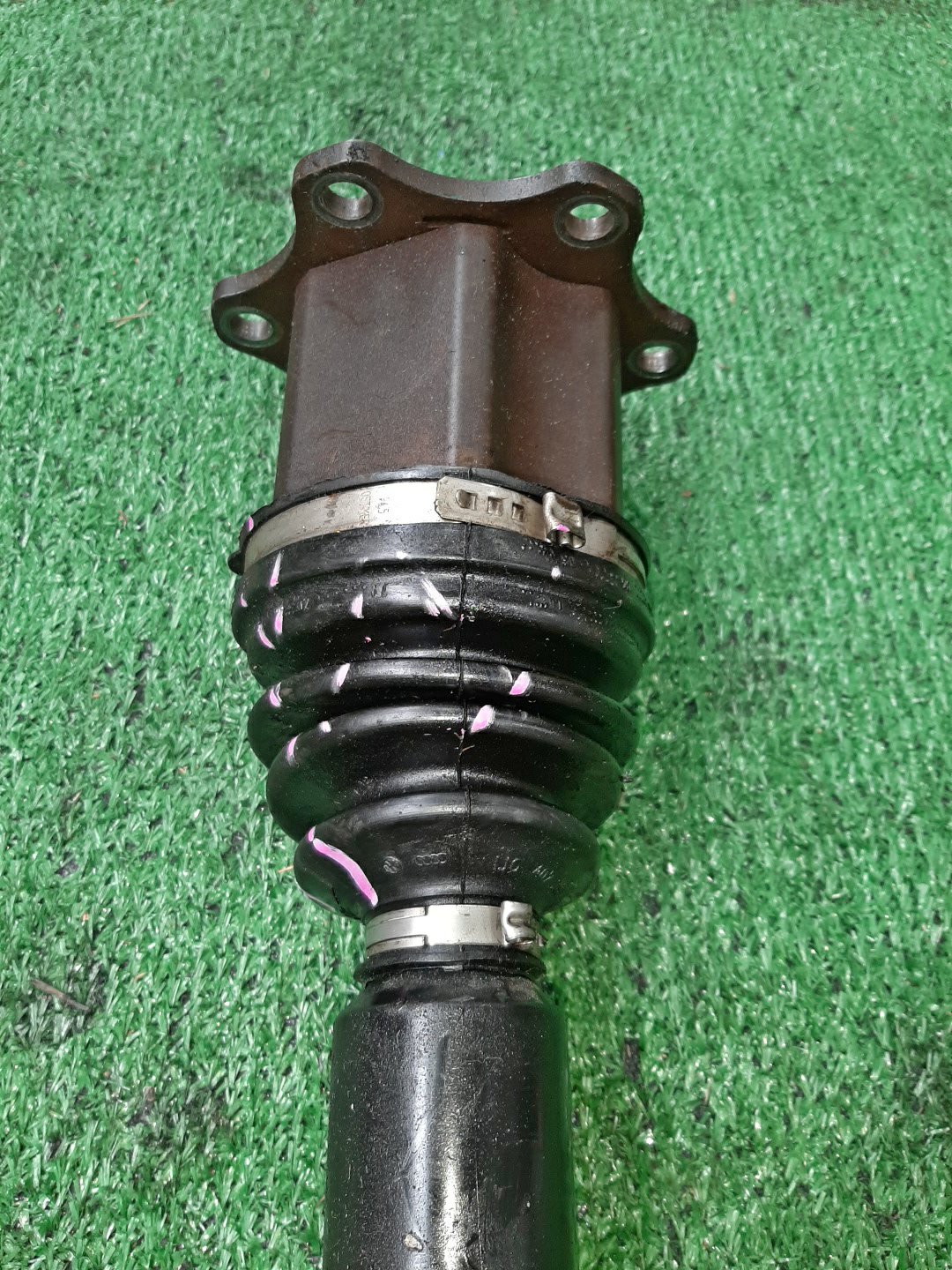 Привод правый передний VOLKSWAGEN GOLF 1J1 AUM 3 ракурс