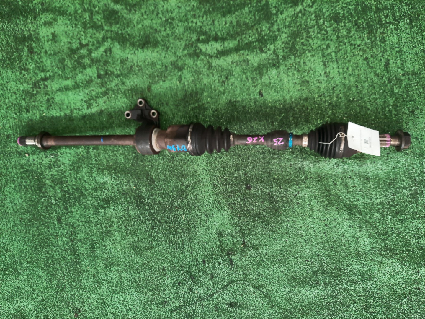 Привод правый передний  MAZDA DEMIO, VERISA DY3W, DY5W, DY3R, DC5R, DC5W ZJ-VE, ZY-VE 1 ракурс