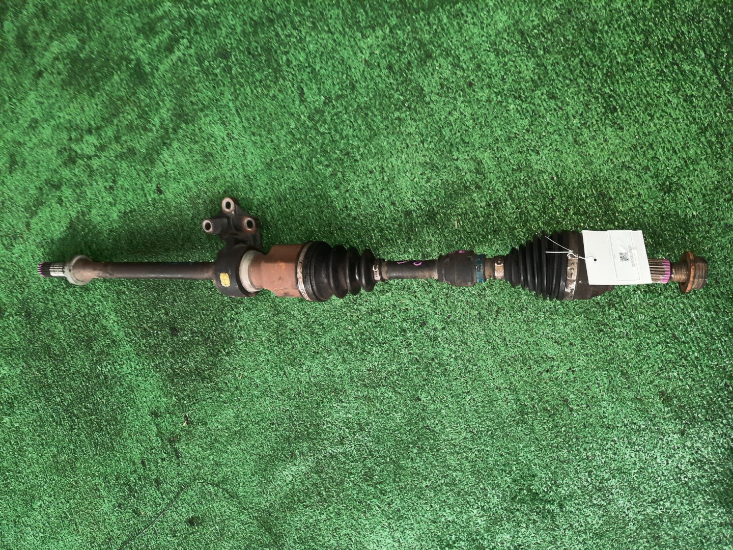 Привод правый передний  MAZDA DEMIO, VERISA DY3W, DY5W, DY3R, DC5R, DC5W ZJ-VE, ZY-VE 1 ракурс