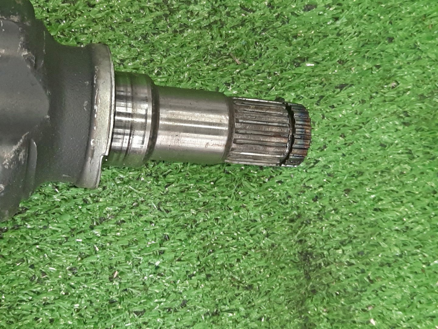 Привод правый передний TOYOTA VITZ NHP130 1NZ-FXE 3 ракурс