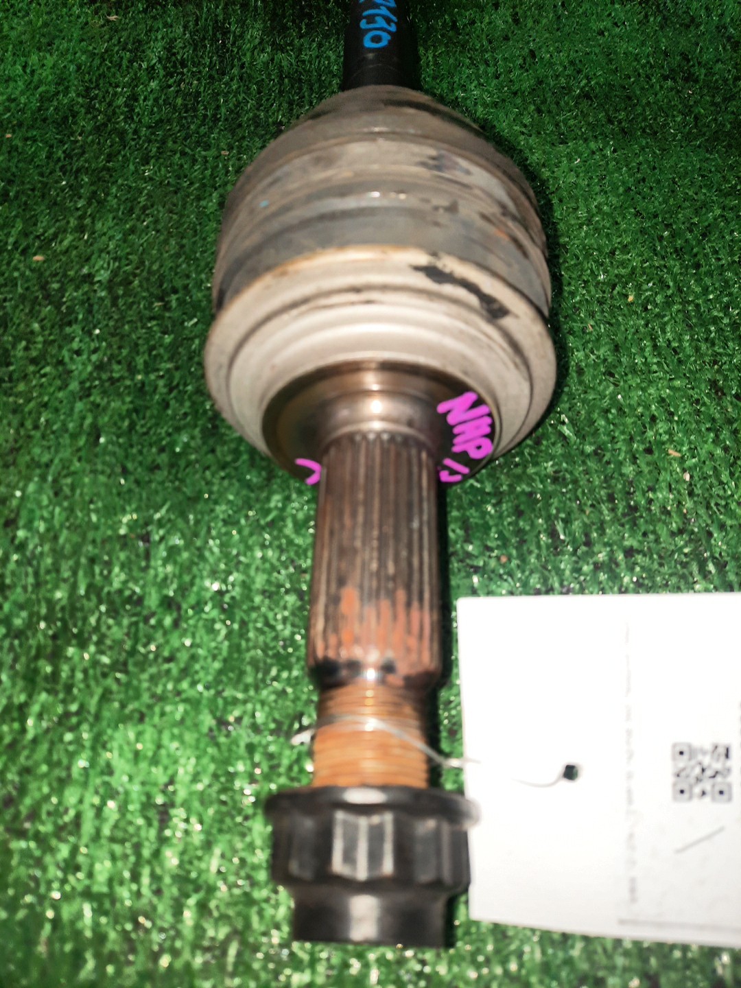 Привод левый передний TOYOTA VITZ NHP130 1NZ-FXE 2 ракурс Привод левый передний TOYOTA VITZ NHP130 1NZ-FXE 2 ракурс