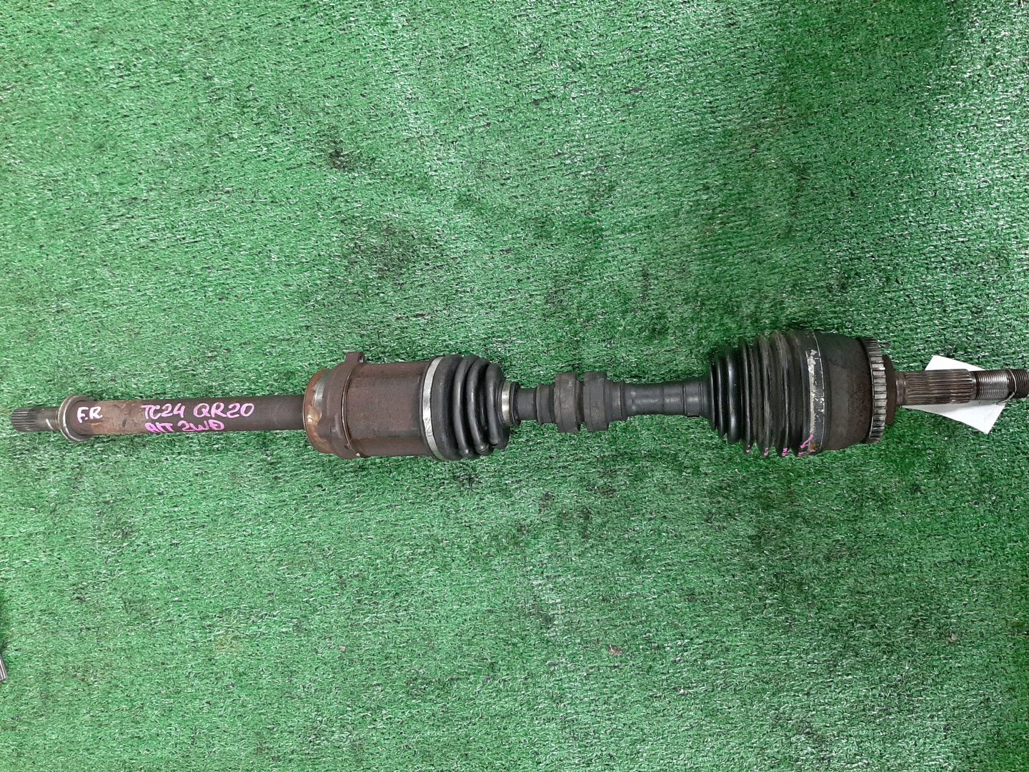 Привод правый передний  NISSAN SERENA TC24 QR20DE 1 ракурс