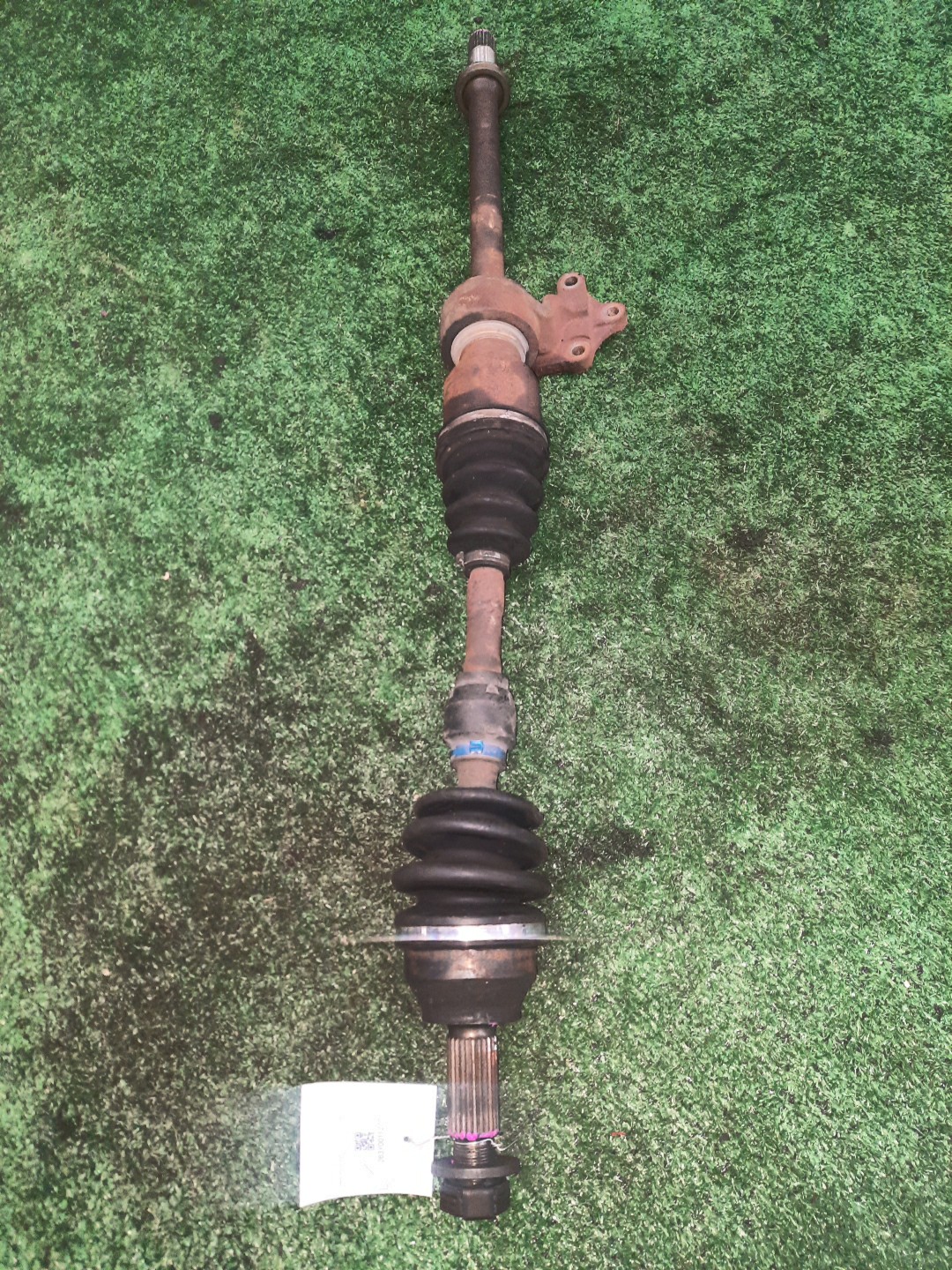 Привод правый передний  MAZDA DEMIO, VERISA DY3W, DY5W, DY3R, DC5R, DC5W ZJ-VE, ZY-VE 1 ракурс