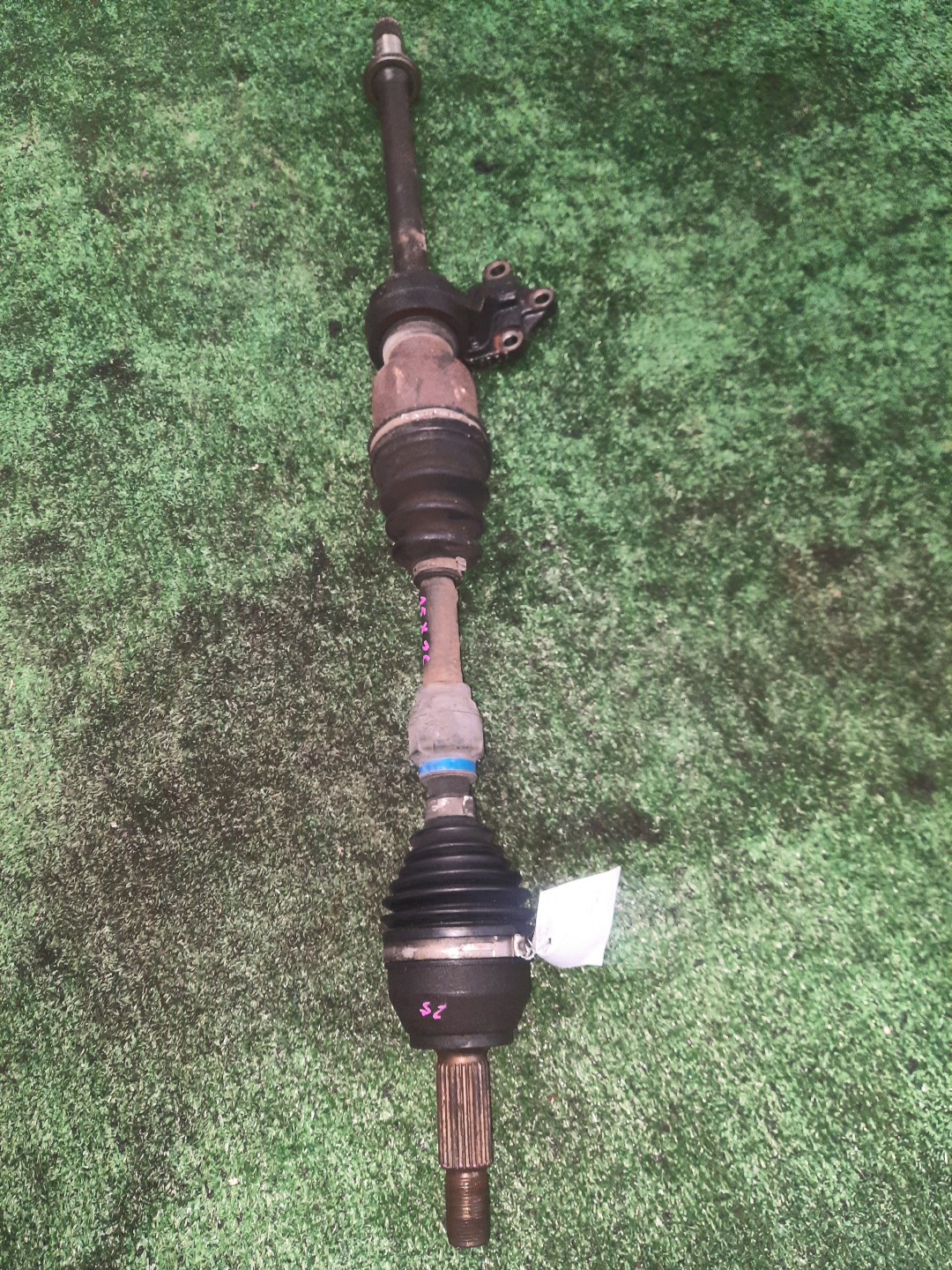 Привод правый передний  MAZDA DEMIO, VERISA DY3W, DY5W, DY3R, DC5R, DC5W ZJ-VE, ZY-VE 1 ракурс