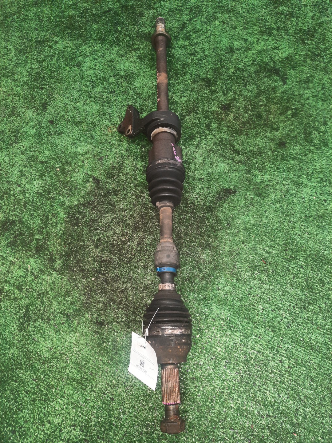 Привод правый передний  MAZDA DEMIO, VERISA DY3W, DY5W, DY3R, DC5R, DC5W ZJ-VE, ZY-VE 1 ракурс