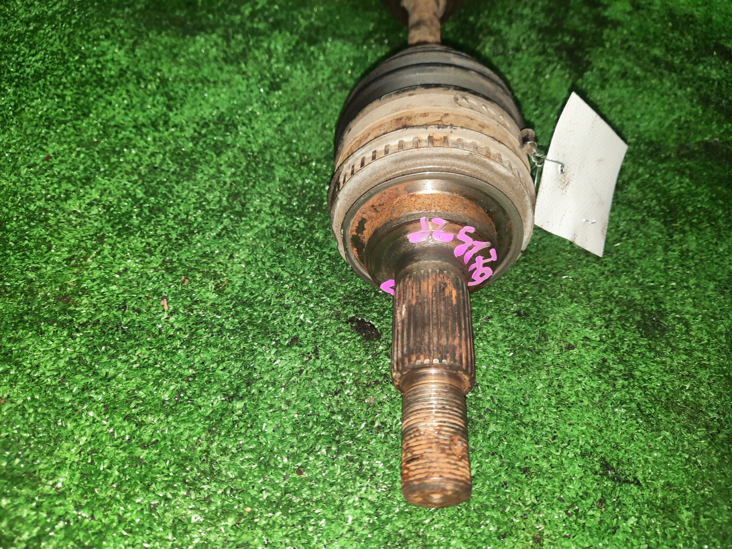 Привод левый передний TOYOTA BREVIS, CHASER, CRESTA, CROWN, MARK II BLIT, PROGRES, ALTEZZA, VEROSSA, MARK II JCG15, GX105, JZX105, JZX93, JZS157, JZS173, JZS153, JZS179, JZX115, GX115, GXE15, JCE15 1JZ-FSE, 1G-FE, 1JZ-GE, 2JZ-GE 2 ракурс