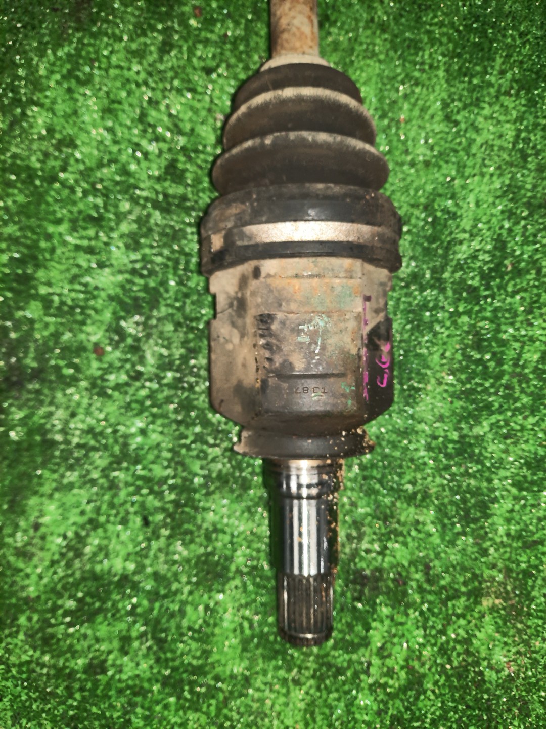 Привод левый передний TOYOTA BREVIS, CHASER, CRESTA, CROWN, MARK II BLIT, PROGRES, ALTEZZA, VEROSSA, MARK II JCG15, GX105, JZX105, JZX93, JZS157, JZS173, JZS153, JZS179, JZX115, GX115, GXE15, JCE15 1JZ-FSE, 1G-FE, 1JZ-GE, 2JZ-GE 3 ракурс