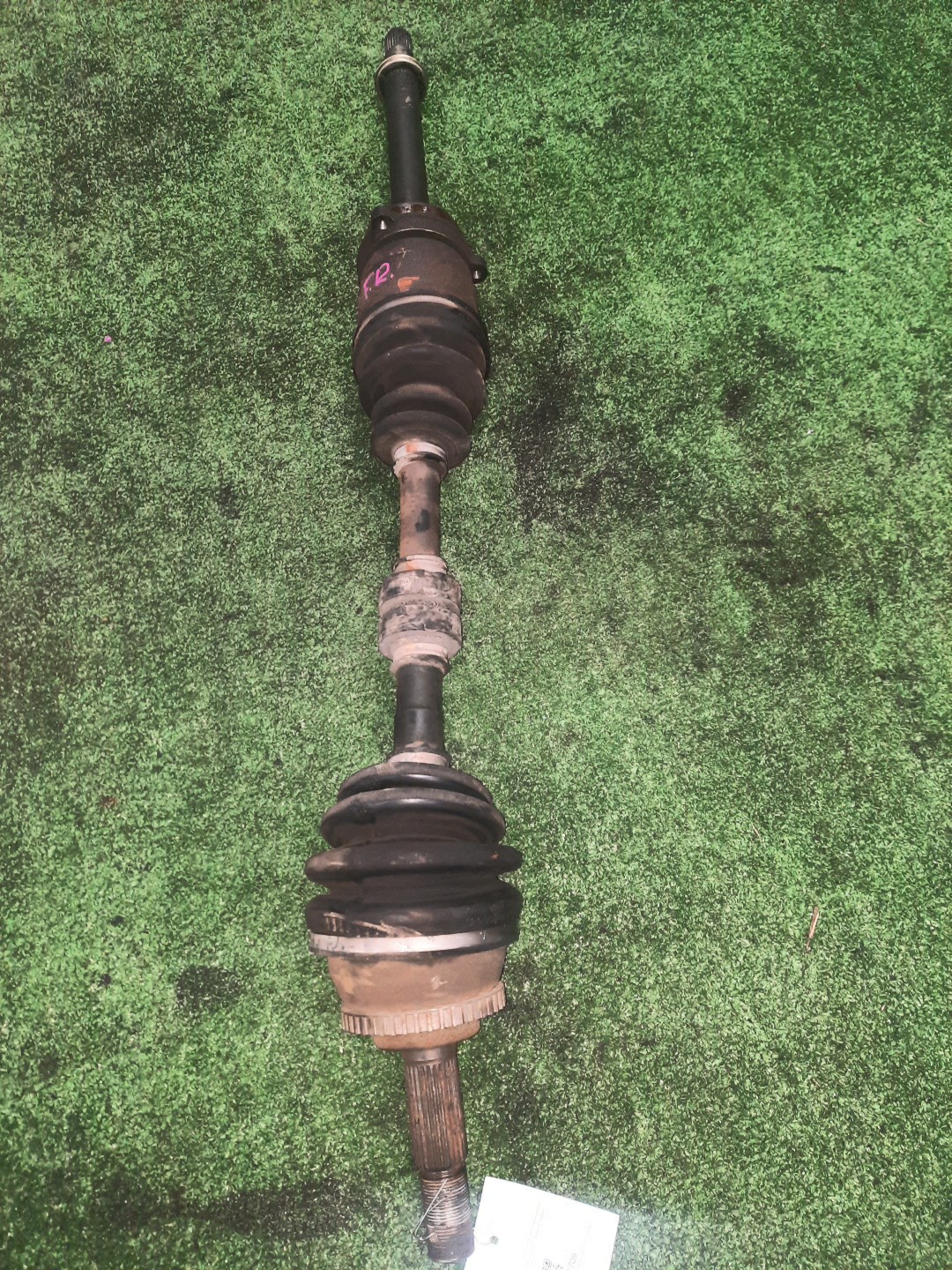 Привод правый передний NISSAN RNESSA, TINO N30, V10 SR20DE, KA24DE 1 ракурс