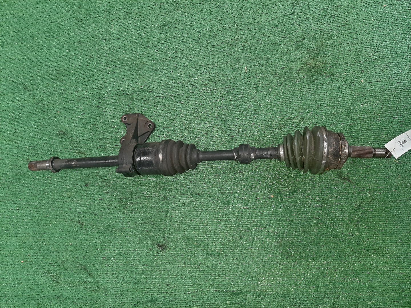 Привод правый передний NISSAN RNESSA, TINO N30, V10 SR20DE, KA24DE 1 ракурс