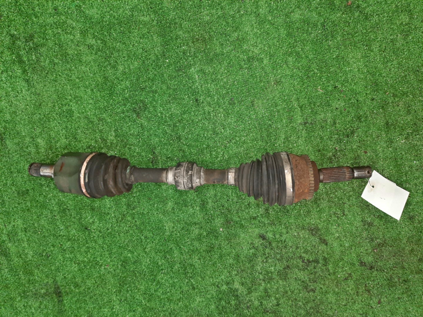 Привод левый передний MITSUBISHI GALANT, CHARIOT GRANDIS, CHARIOT EA3A, N84W 4G64 1 ракурс