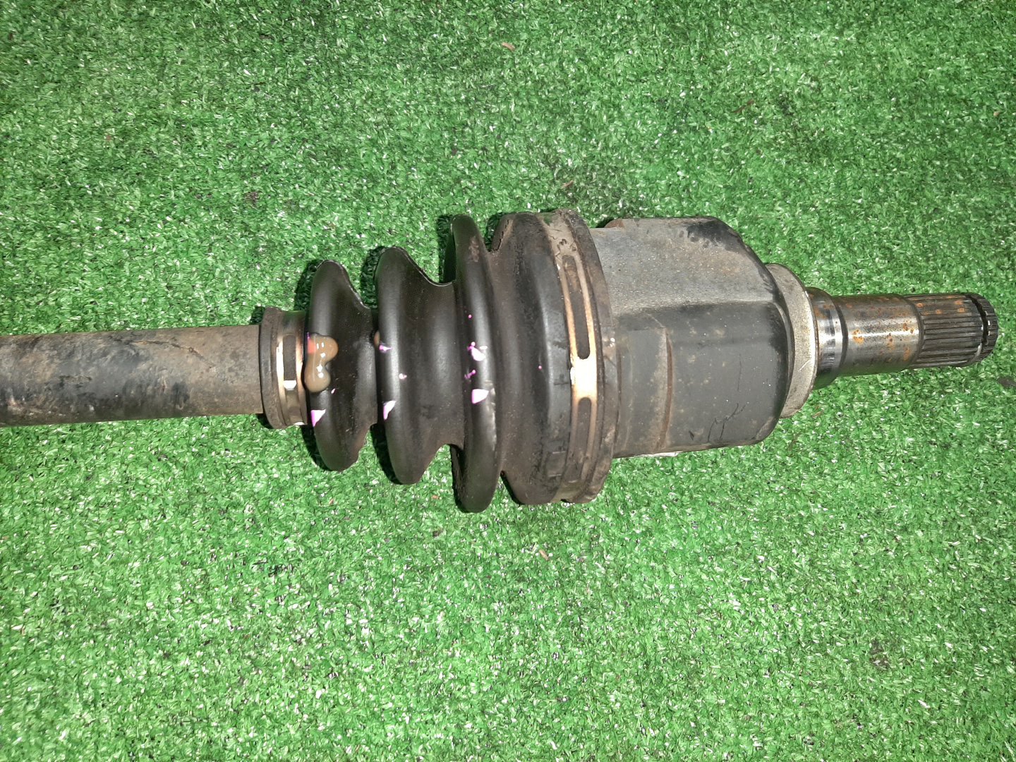 Привод правый передний TOYOTA PREMIO, ISIS, WISH, ALLION, COROLLA FIELDER, COROLLA  AXIO ZRT260, ZGM10, ZGM10W, ZGM10G, ZGE20W, ZGE20G, ZRE142G, ZRE142 2ZR-FAE, 2ZR-FE 2 ракурс