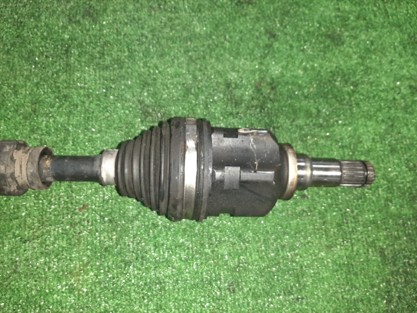 Привод левый передний TOYOTA AXIO, PREMIO, ISIS, WISH, ALLION, COROLLA FIELDER, COROLLA  AXIO, FIELDER ZRE142, ZRT260, ZGM10, ZGM10W, ZGM10G, ZGE20W, ZGE20G, ZRE142G 2ZR-FAE, 2ZR-FE 2 ракурс