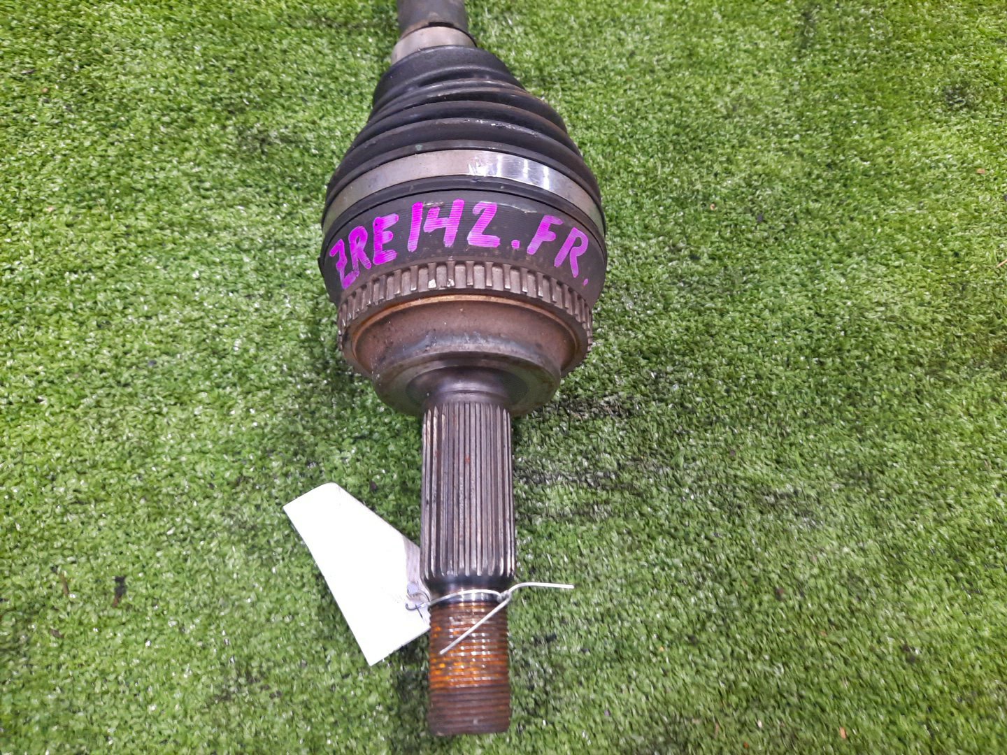 Привод правый передний TOYOTA PREMIO, ISIS, WISH, ALLION, COROLLA FIELDER, COROLLA  AXIO ZRT260, ZGM10, ZGM10W, ZGM10G, ZGE20W, ZGE20G, ZRE142G, ZRE142 2ZR-FAE, 2ZR-FE 2 ракурс