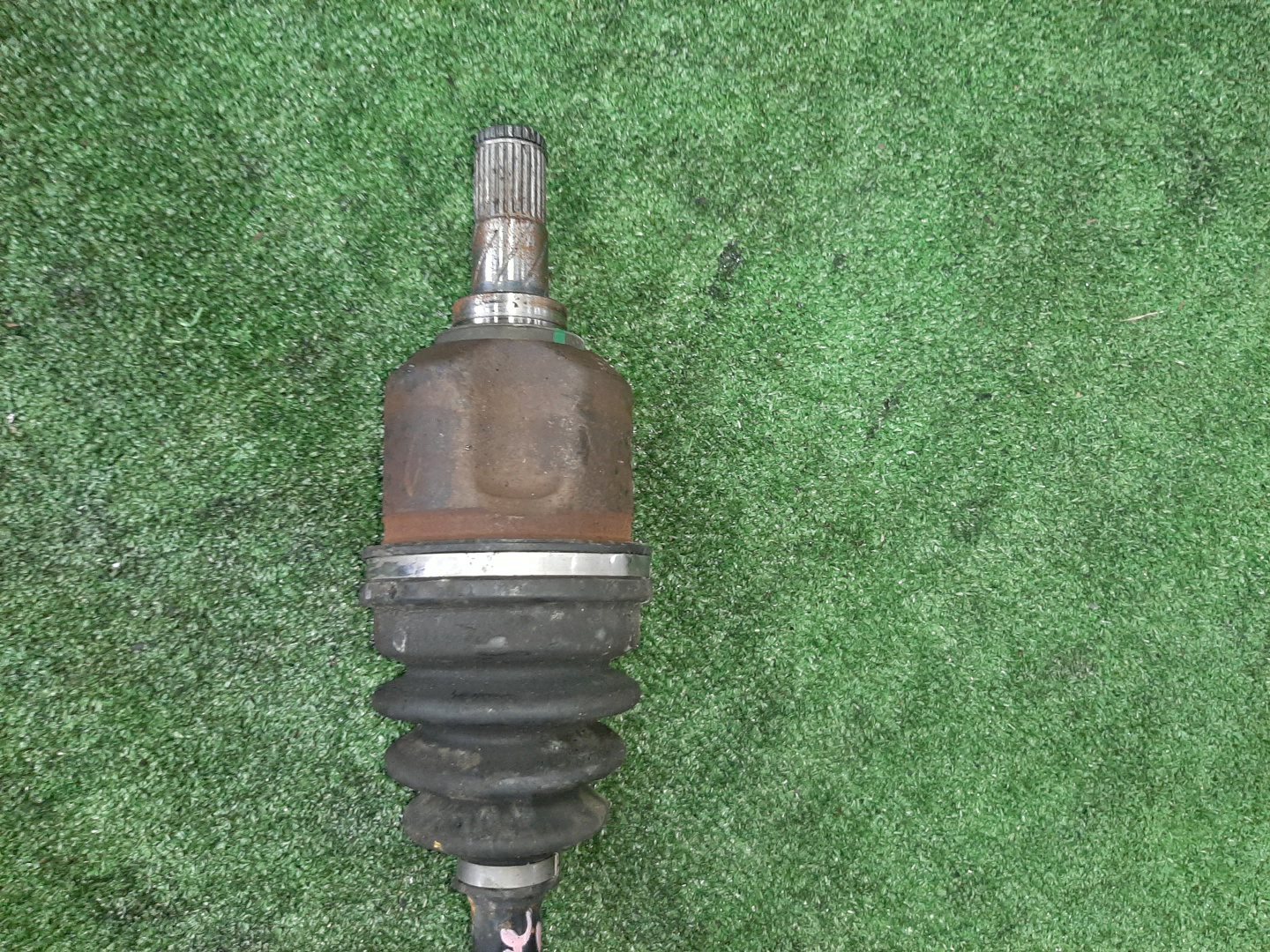 Привод левый передний NISSAN BLUEBIRD, PRIMERA QU14, QP11, WQP11 QG18DE, QG18DD 3 ракурс