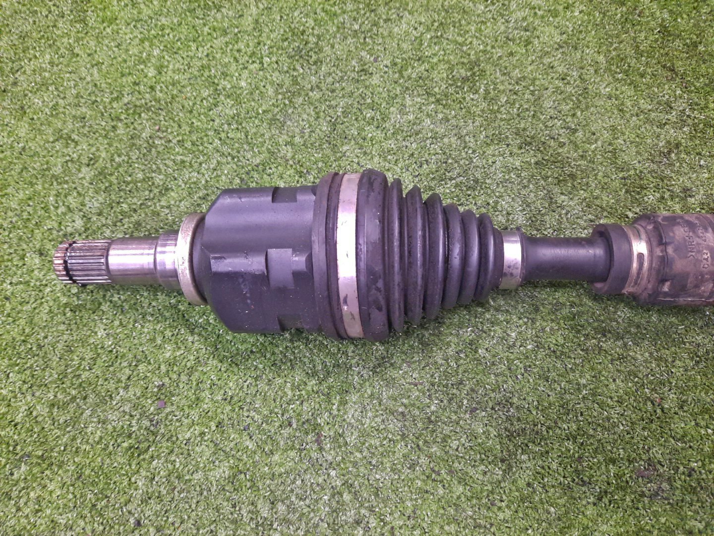 Привод левый передний TOYOTA AXIO, PREMIO, ISIS, WISH, ALLION, COROLLA FIELDER, COROLLA  AXIO, FIELDER ZRE142, ZRT260, ZGM10, ZGM10W, ZGM10G, ZGE20W, ZGE20G, ZRE142G 2ZR-FAE, 2ZR-FE 3 ракурс