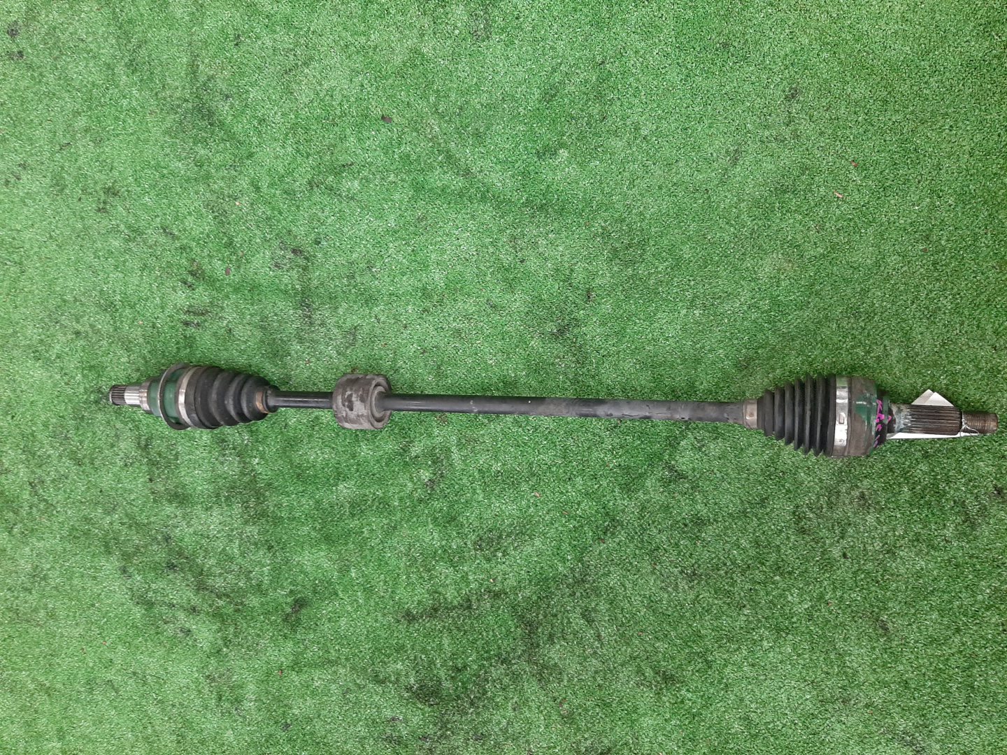 Привод правый передний TOYOTA PASSO, BOON KGC10, M300S 1KR-FE 1 ракурс Привод правый передний TOYOTA PASSO, BOON KGC10, M300S 1KR-FE 1 ракурс
