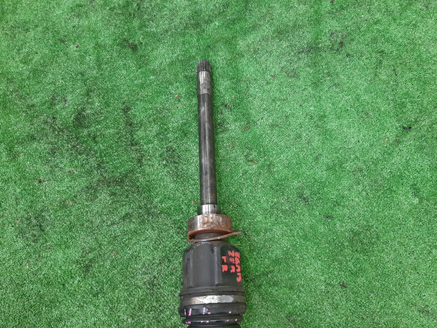 Привод правый передний TOYOTA PREMIO, ISIS, WISH, ALLION, COROLLA FIELDER, COROLLA  AXIO ZRT265, ZGM15G, ZGE25G, ZRE144G, ZRE144 2ZR-FAE, 2ZR-FE 3 ракурс