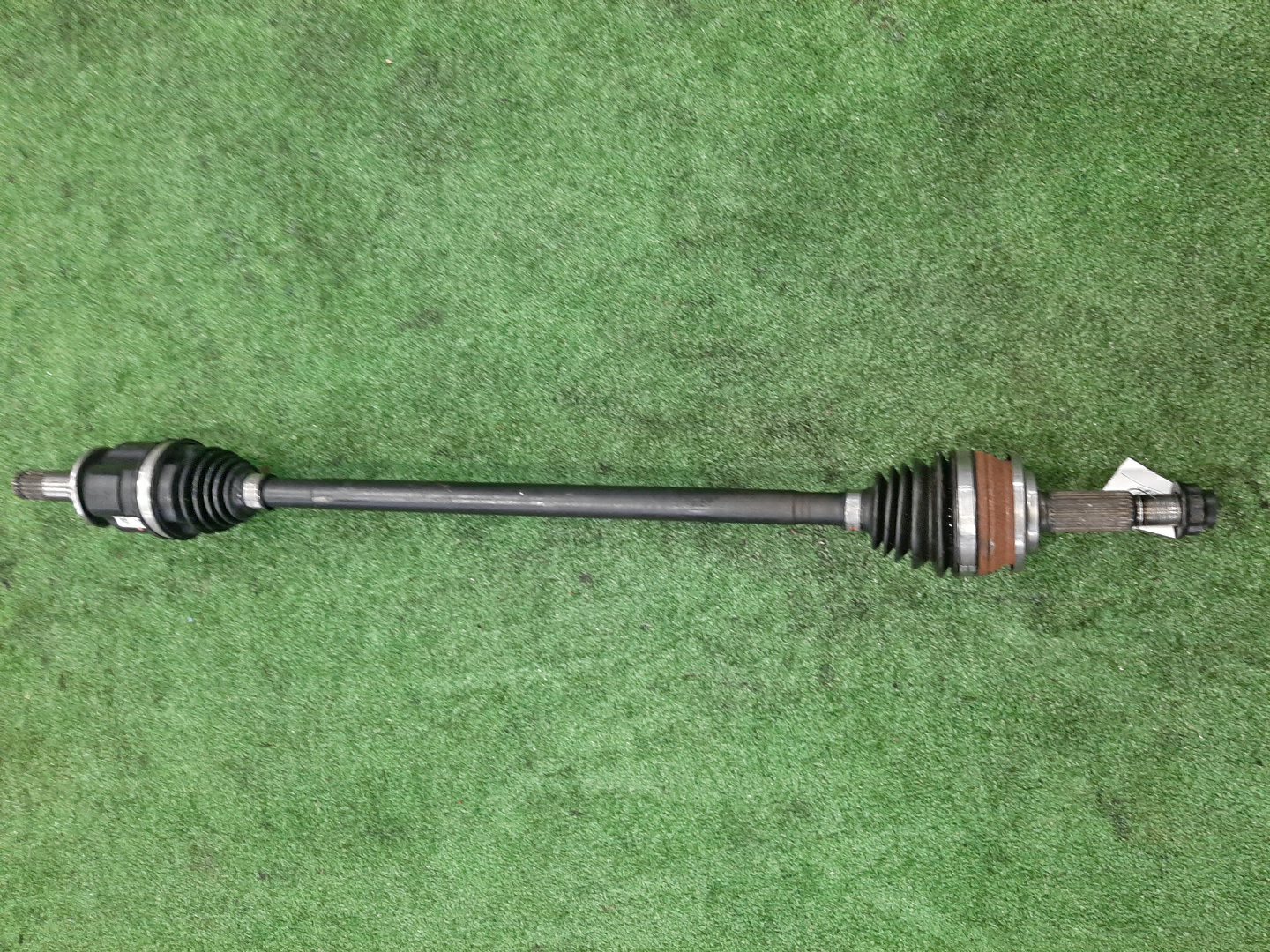 Привод правый передний TOYOTA YARIS CROSS MXPB10 M15A-FKS 1 ракурс Привод правый передний TOYOTA YARIS CROSS MXPB10 M15A-FKS 1 ракурс