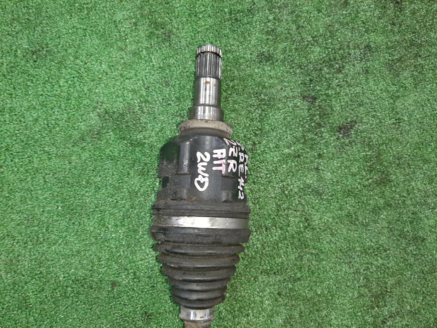 Привод левый передний TOYOTA AXIO, PREMIO, ISIS, WISH, ALLION, COROLLA FIELDER, COROLLA  AXIO, FIELDER ZRE142, ZRT260, ZGM10, ZGM10W, ZGM10G, ZGE20W, ZGE20G, ZRE142G 2ZR-FAE, 2ZR-FE 3 ракурс