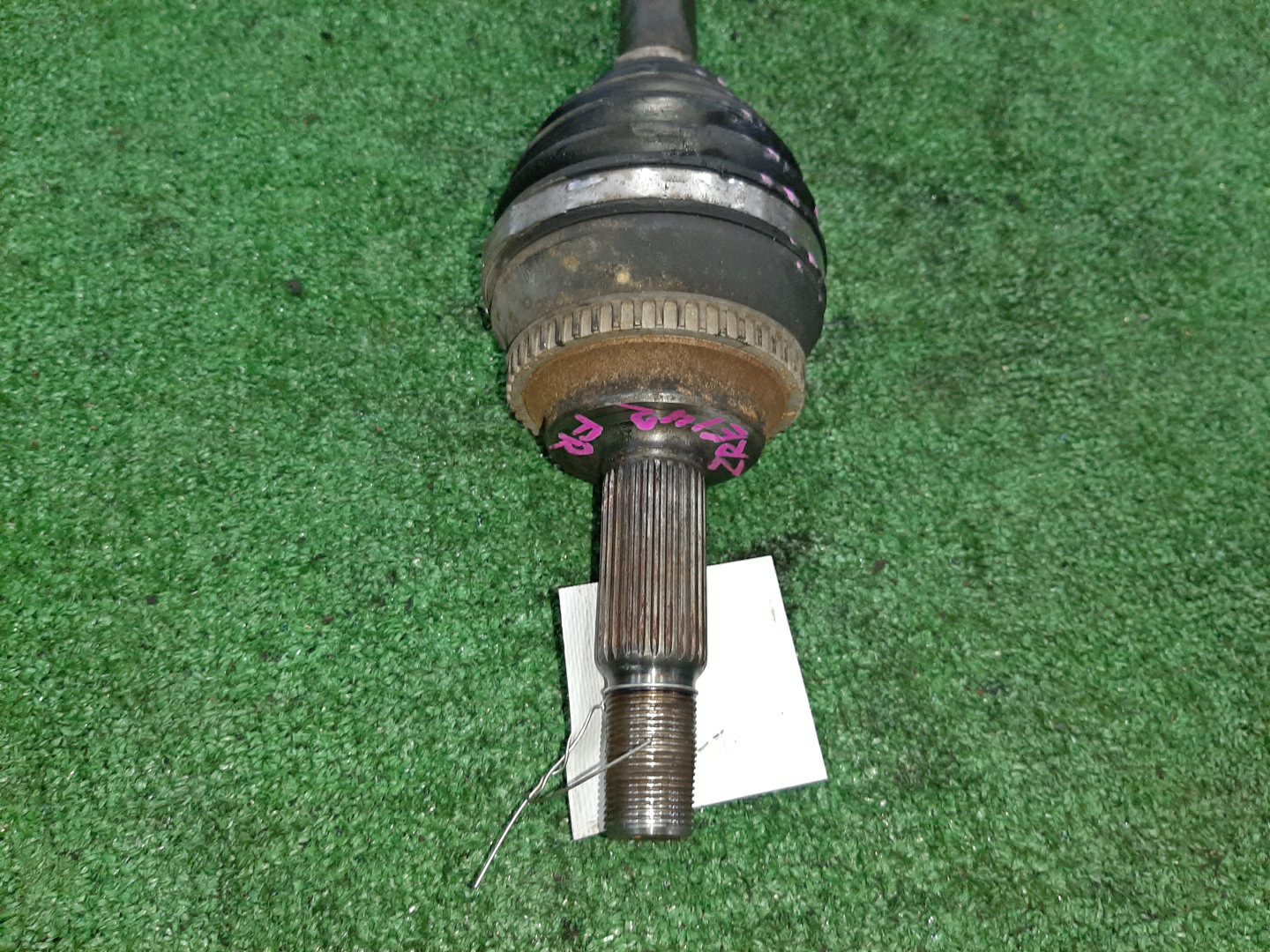 Привод правый передний TOYOTA PREMIO, ISIS, WISH, ALLION, COROLLA FIELDER, COROLLA  AXIO ZRT260, ZGM10, ZGM10W, ZGM10G, ZGE20W, ZGE20G, ZRE142G, ZRE142 2ZR-FAE, 2ZR-FE 2 ракурс