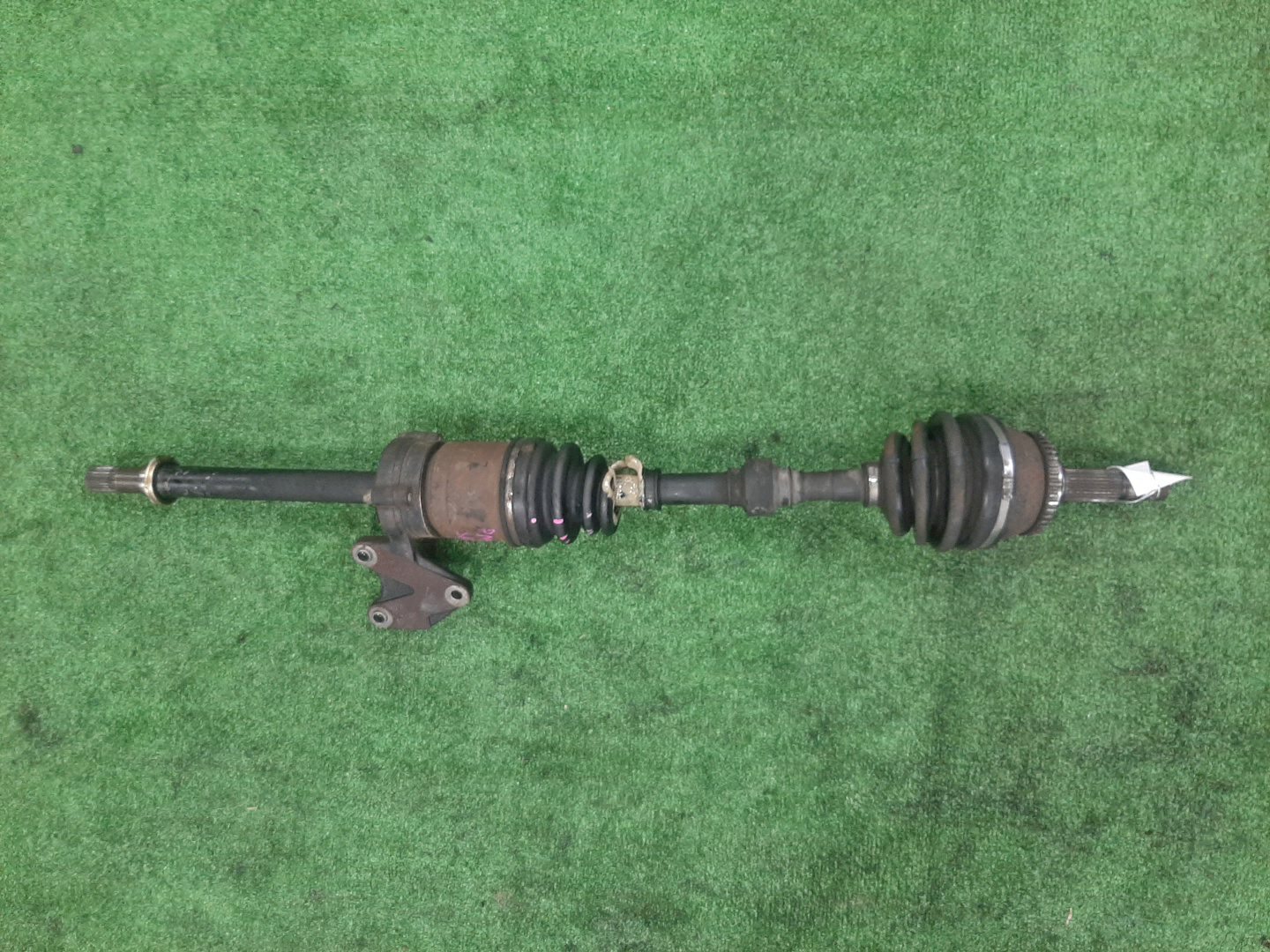 Привод правый передний NISSAN AVENIR, LIBERTY SW11, W11, PW11, PM12 CD20ET, SR20DE 1 ракурс