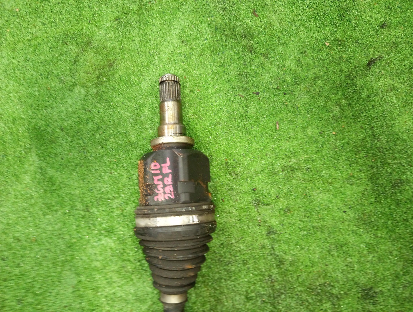 Привод левый передний TOYOTA AXIO, PREMIO, ISIS, WISH, ALLION, COROLLA FIELDER, COROLLA  AXIO, FIELDER ZRE142, ZRT260, ZGM10, ZGM10W, ZGM10G, ZGE20W, ZGE20G, ZRE142G 2ZR-FAE, 2ZR-FE 3 ракурс