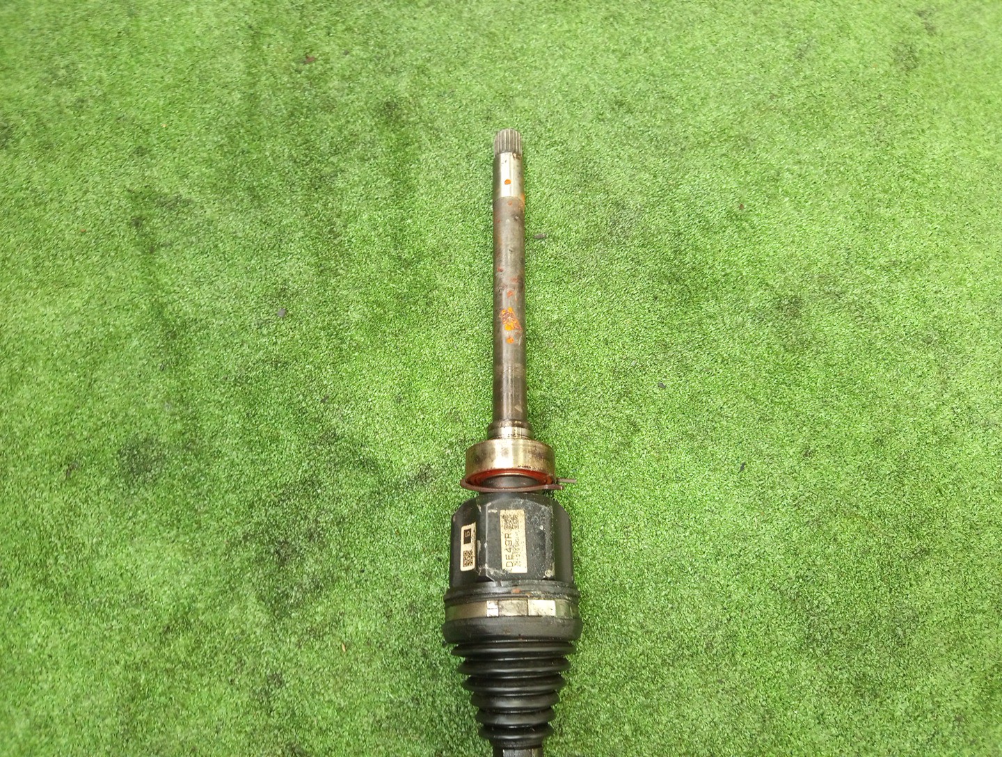 Привод правый передний TOYOTA PREMIO, ISIS, WISH, ALLION, COROLLA FIELDER, COROLLA  AXIO ZRT265, ZGM15G, ZGE25G, ZRE144G, ZRE144 2ZR-FAE, 2ZR-FE 3 ракурс