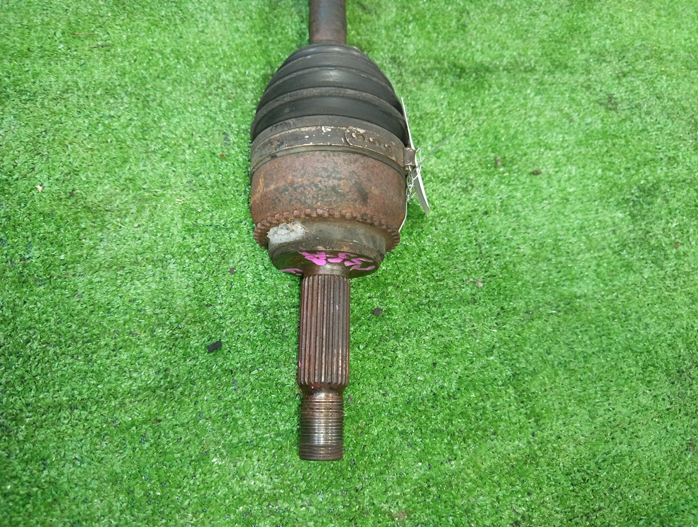 Привод левый передний MITSUBISHI LANCER CEDIA, DION, LANCER, MIRAGE DINGO CS2A, CS5W, CS5A, CR6W, CR5W, CS2W, CS2V, CQ1A, CQ2A, CQ5A 4G15, 4G93, 4G94, 4G13 2 ракурс Привод левый передний MITSUBISHI LANCER CEDIA, DION, LANCER, MIRAGE DINGO CS2A, CS5W, CS5A, CR6W, CR5W, CS2W, CS2V, CQ1A, CQ2A, CQ5A 4G15, 4G93, 4G94, 4G13 2 ракурс