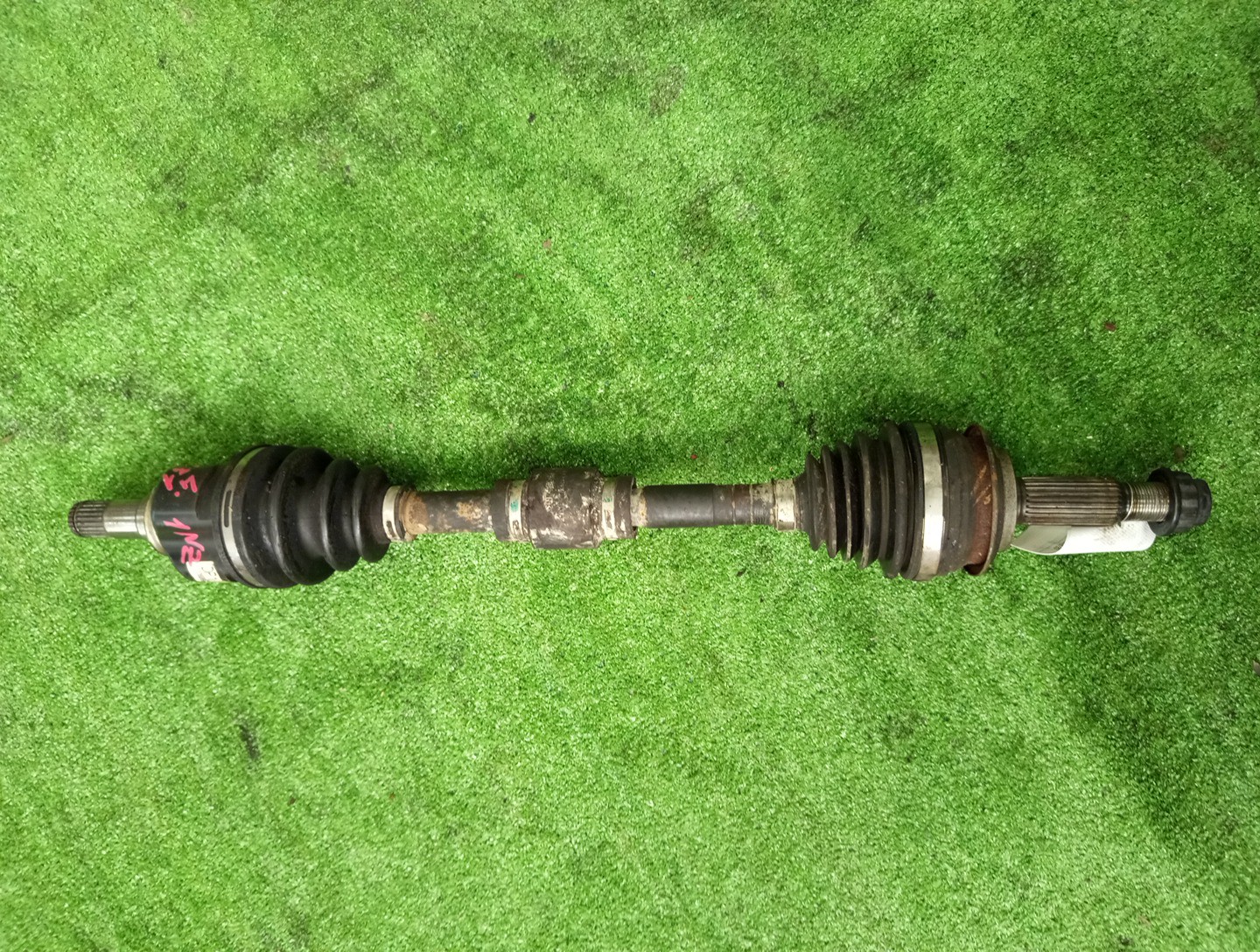Привод левый передний TOYOTA IST, VITZ, COROLLA FIELDER, RACTIS, PORTE, SPADE, COROLLA AXIO NCP110, NCP131, NZE161G, NCP120, NCP122, NCP141, NZE161 1NZ-FE 1 ракурс Привод левый передний TOYOTA IST, VITZ, COROLLA FIELDER, RACTIS, PORTE, SPADE, COROLLA AXIO NCP110, NCP131, NZE161G, NCP120, NCP122, NCP141, NZE161 1NZ-FE 1 ракурс