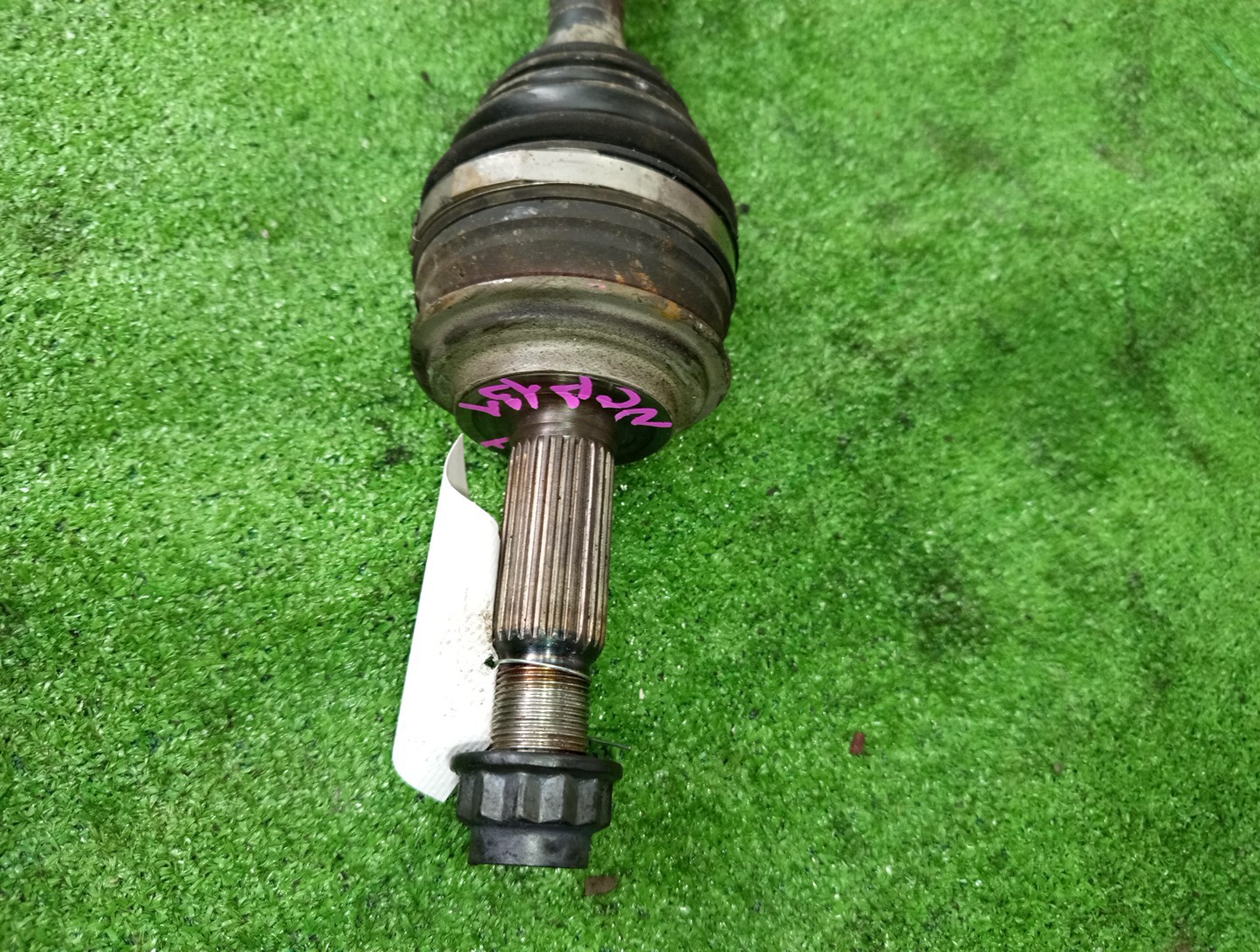 Привод левый передний TOYOTA IST, VITZ, COROLLA FIELDER, RACTIS, PORTE, SPADE, COROLLA AXIO NCP110, NCP131, NZE161G, NCP120, NCP122, NCP141, NZE161 1NZ-FE 2 ракурс Привод левый передний TOYOTA IST, VITZ, COROLLA FIELDER, RACTIS, PORTE, SPADE, COROLLA AXIO NCP110, NCP131, NZE161G, NCP120, NCP122, NCP141, NZE161 1NZ-FE 2 ракурс