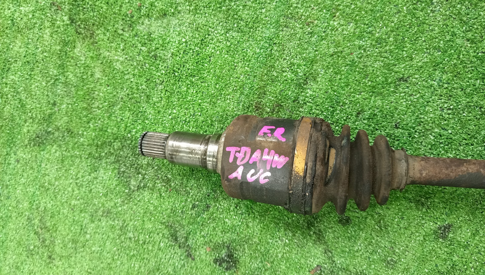 Привод правый передний SUZUKI ESCUDO, GRAND VITARA TA74W, TDB4W, TD94W, TD54W, TDA4W M16A, N32A, H27A, J20A, J24B 3 ракурс