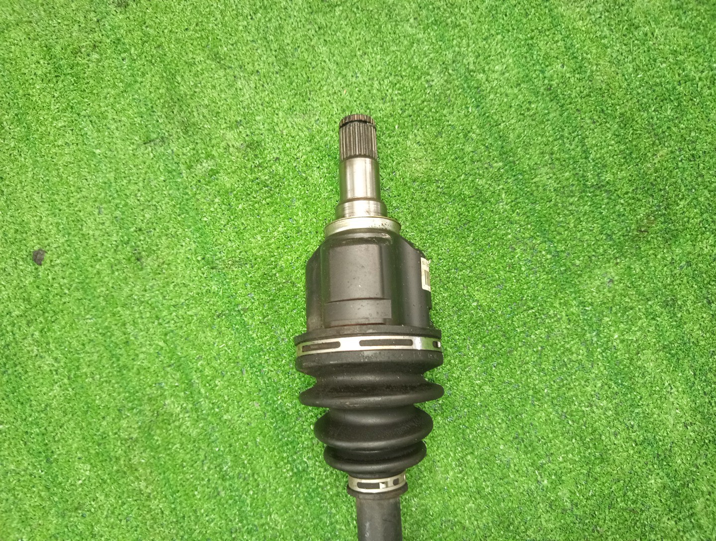 Привод левый передний TOYOTA IST, VITZ, COROLLA FIELDER, RACTIS, PORTE, SPADE, COROLLA  AXIO NCP110, NCP131, NZE161G, NCP120, NCP122, NCP141, NZE161 1NZ-FE 3 ракурс