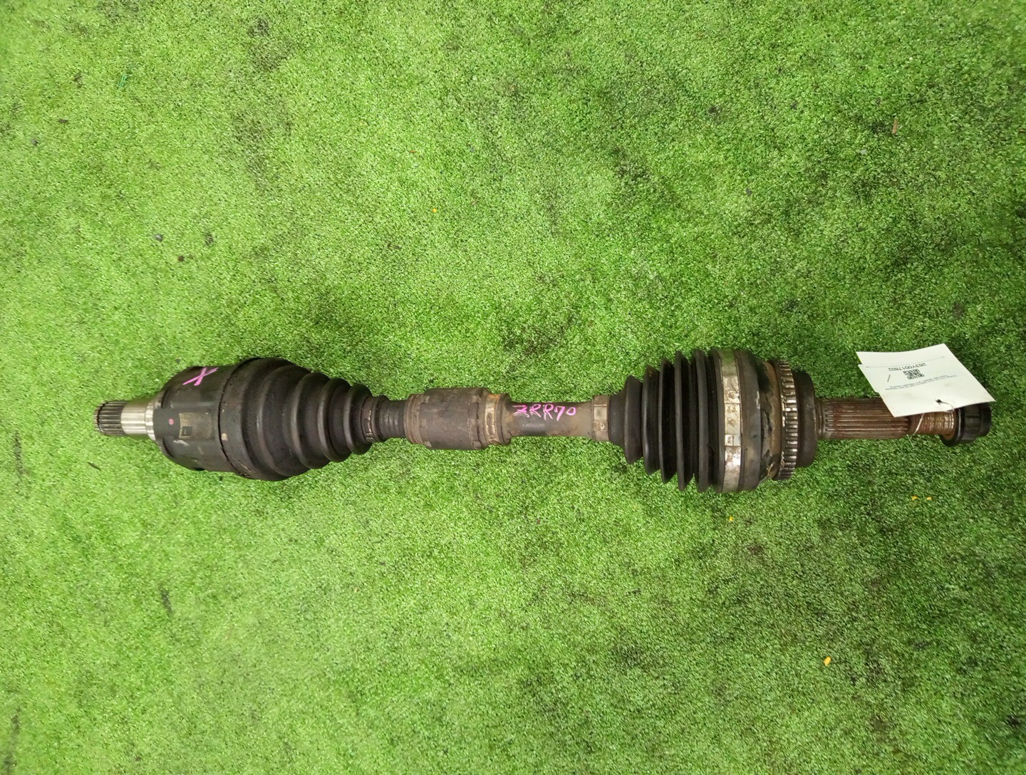 Привод левый передний TOYOTA NOAH, VOXY ZRR70W, ZRR70G 3ZR-FE, 3ZR-FAE 1 ракурс Привод левый передний TOYOTA NOAH, VOXY ZRR70W, ZRR70G 3ZR-FE, 3ZR-FAE 1 ракурс