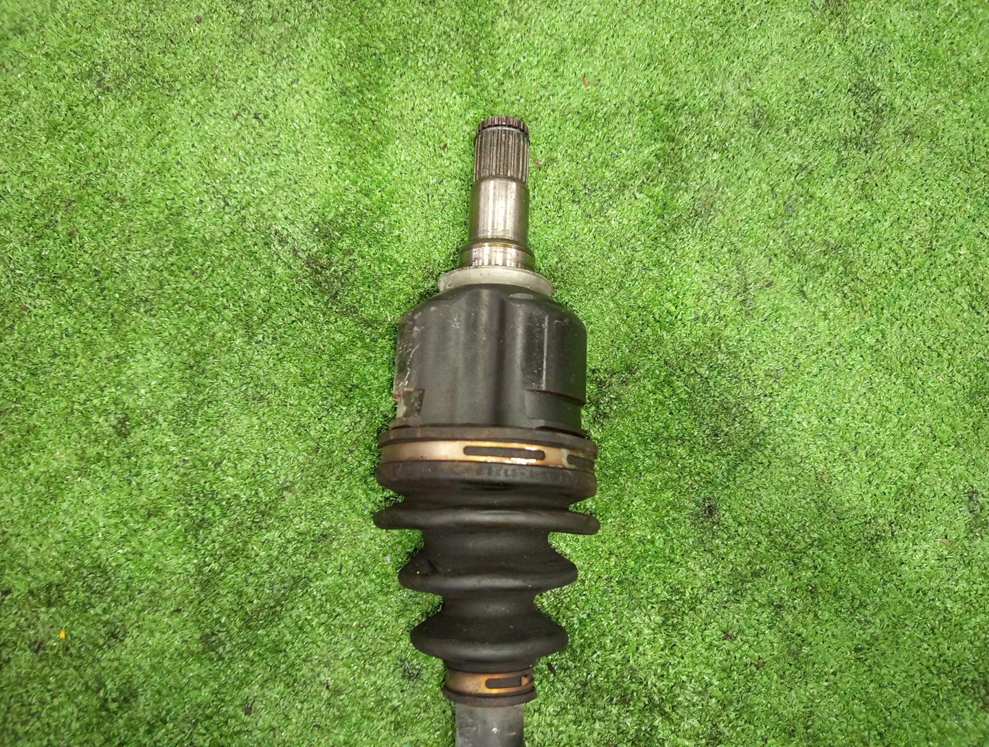 Привод правый передний TOYOTA IST, VITZ, COROLLA FIELDER, RACTIS, PORTE, SPADE, COROLLA  AXIO NCP110, NCP131, NZE161G, NCP120, NCP122, NCP141, NZE161 1NZ-FE 3 ракурс