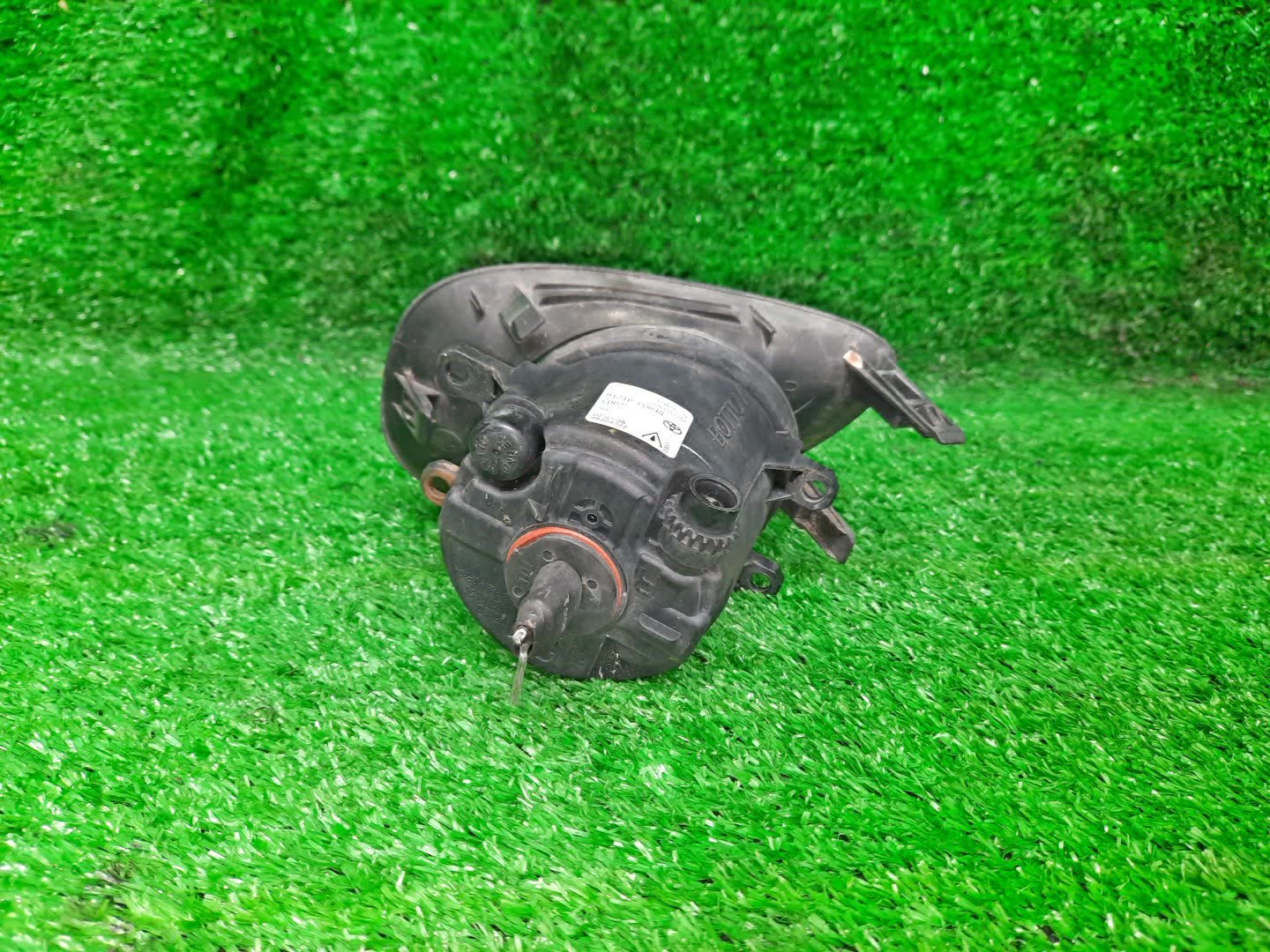 Туманка правая передняя TOYOTA VITZ NCP10 2 ракурс