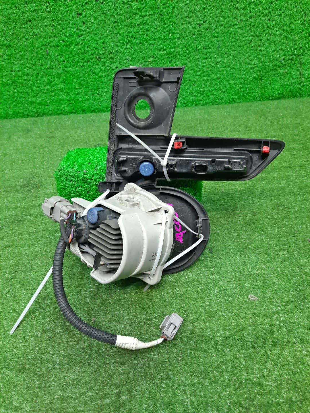 Туманка левая передняя TOYOTA RAIZE A201A 2 ракурс