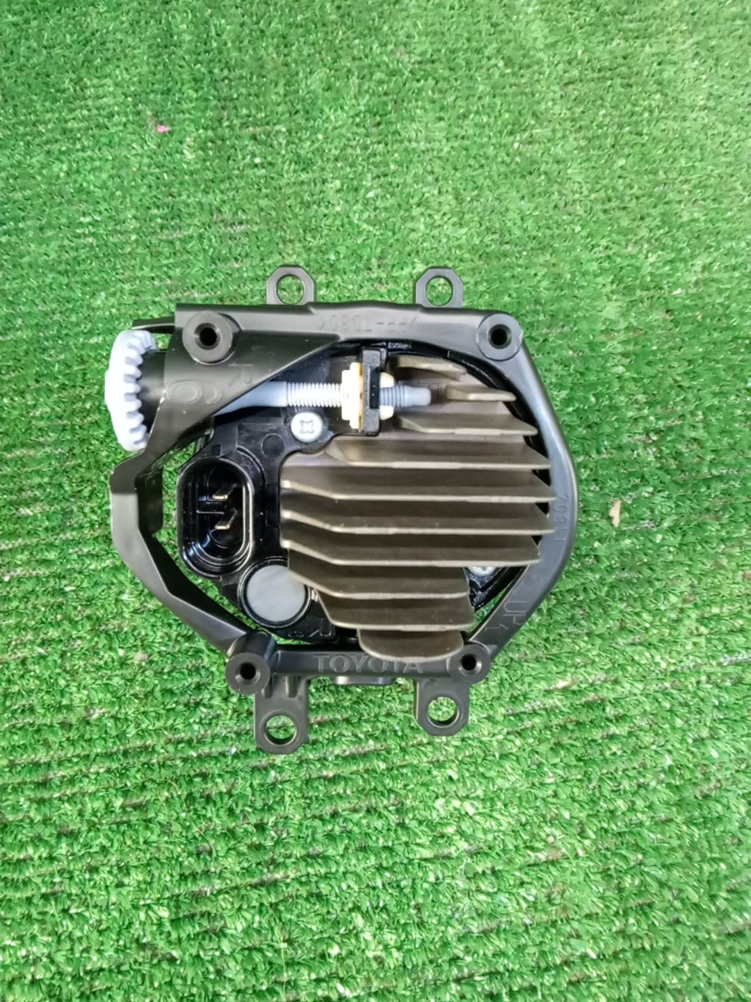 Туманка правая передняя TOYOTA CROWN AWS210 81210-48051 4 ракурс